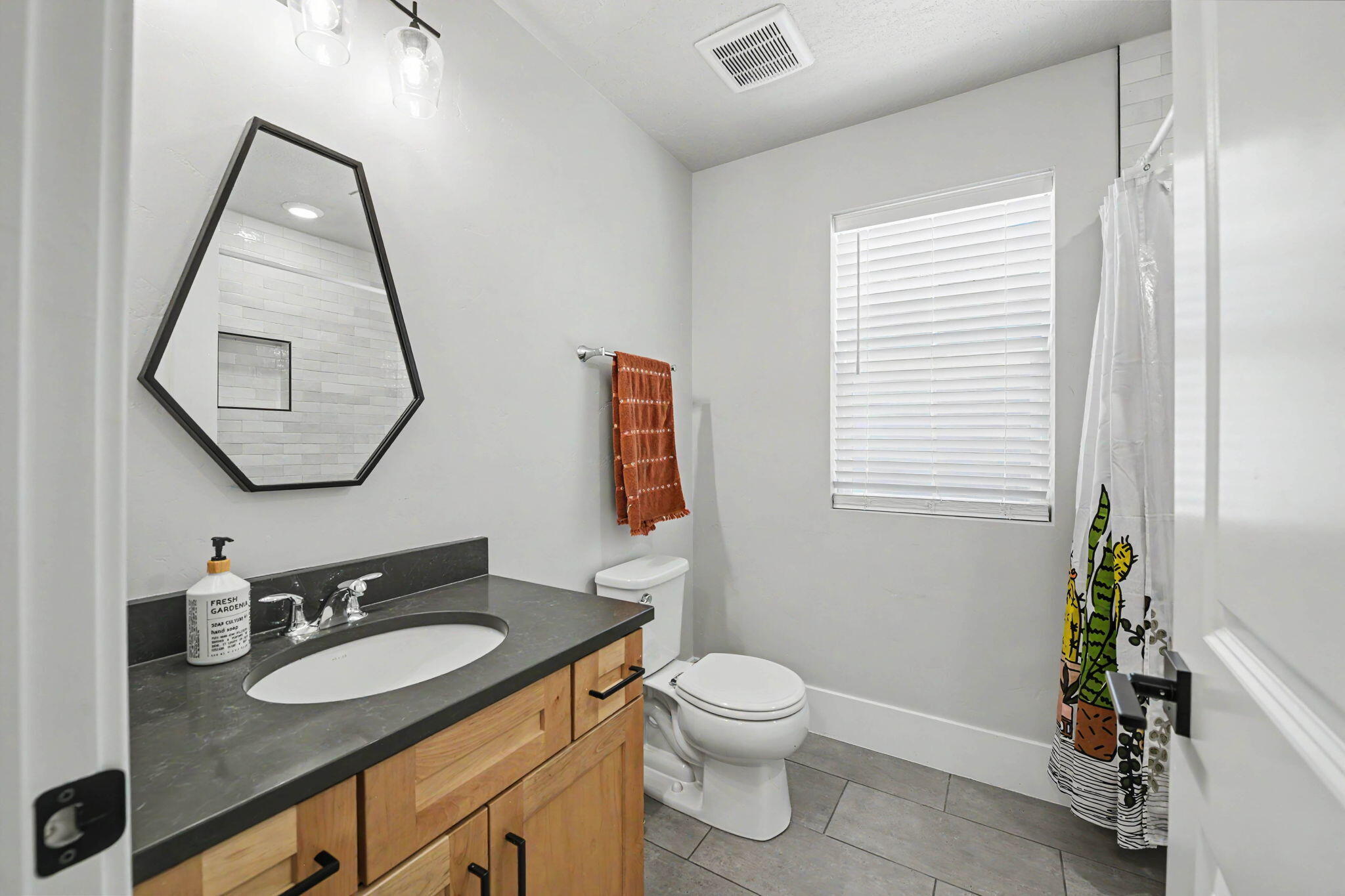 DESERT COLOR AUBURN HILLS - Residential