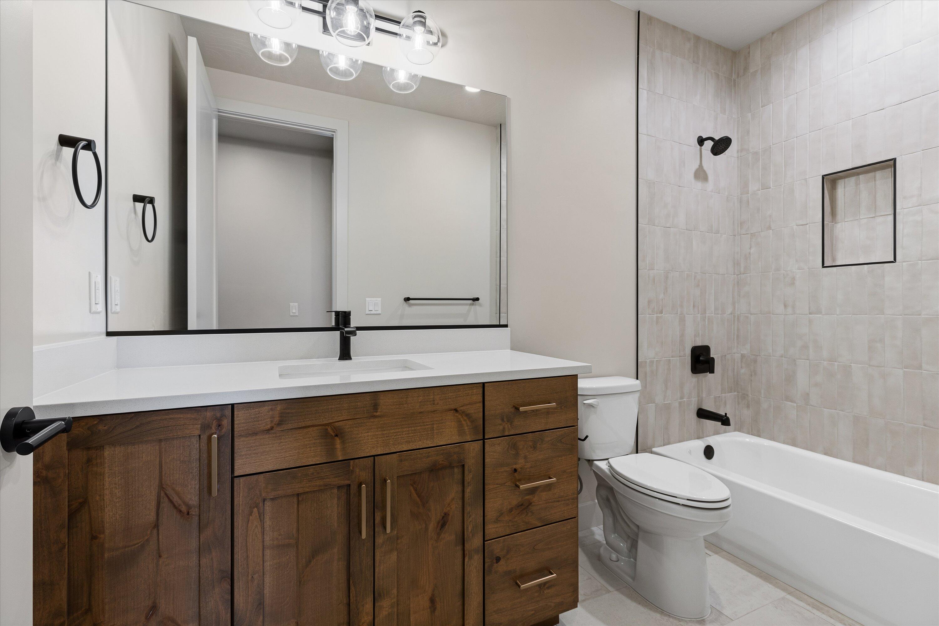 FALCON RIDGE - Residential