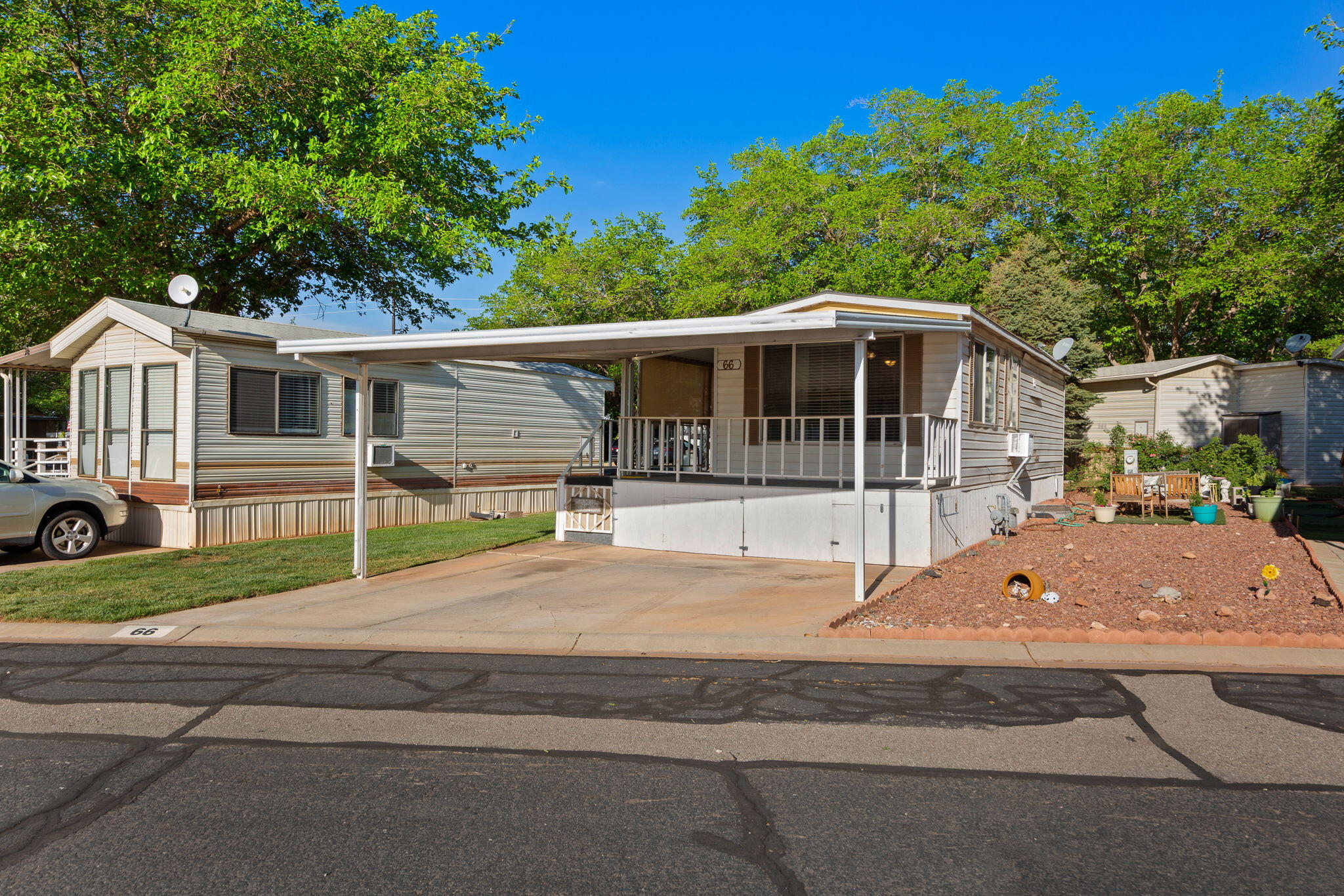 Fresh paint throughout, move in ready. Great retirement or second home and even rent until you're ready to move. Located in a 55+ community with great amenities you will find this spacious park model home with fresh new paint throughout. Next to the swimming pool, hot tub, putting green, workshop and clubhouse for your convenience. Kings Row offers great activities, friendly atmosphere and room for visitors in their small rental units. Close to shopping, freeway, parks, trails and more.