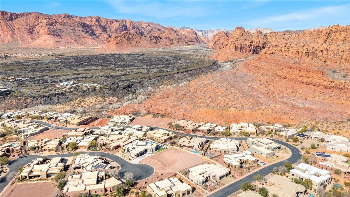 CLIFFS OF SNOW CANYON - Land