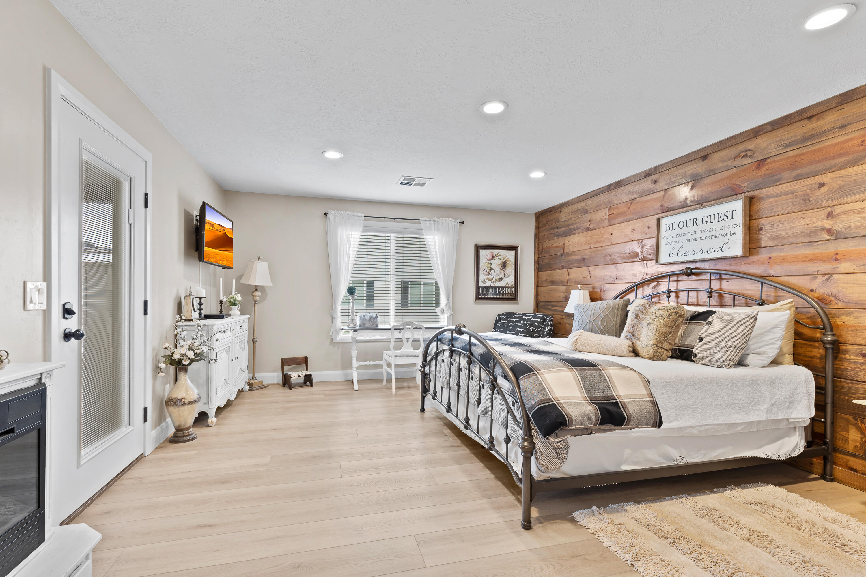 NORTH HILL ESTATES - Residential