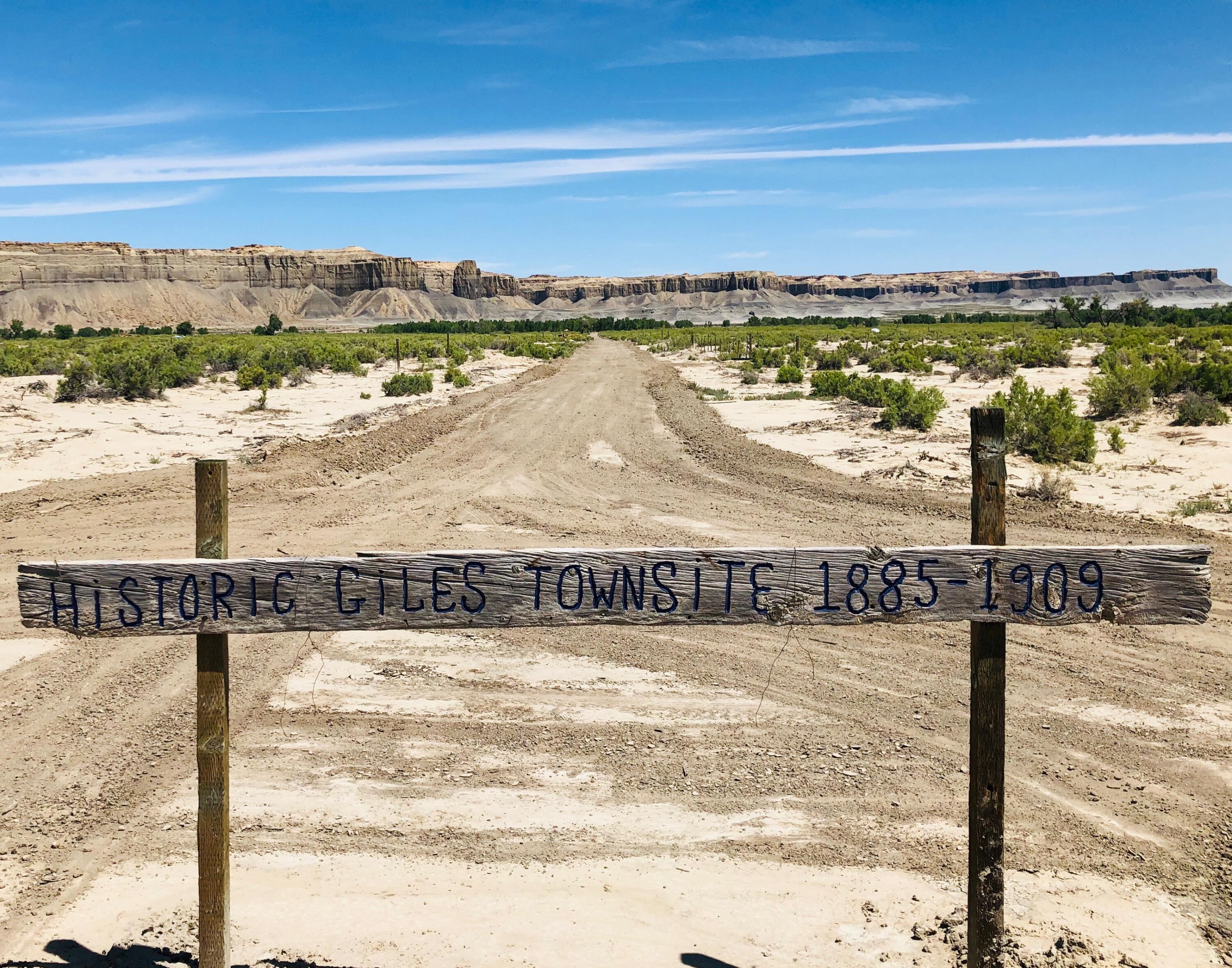 Build, invest, or enjoy recreational use on this legal buildable lot located in the historic Old Giles Townsite at the corner of Carmel Rd and Windgate. Property is suitable for future residential construction, gardening, or recreational RV/tent camping. Owner financing available with 10% down, 5% interest, 20-year amortization, and 10-year balloon.
Continued in Private Remarks...
