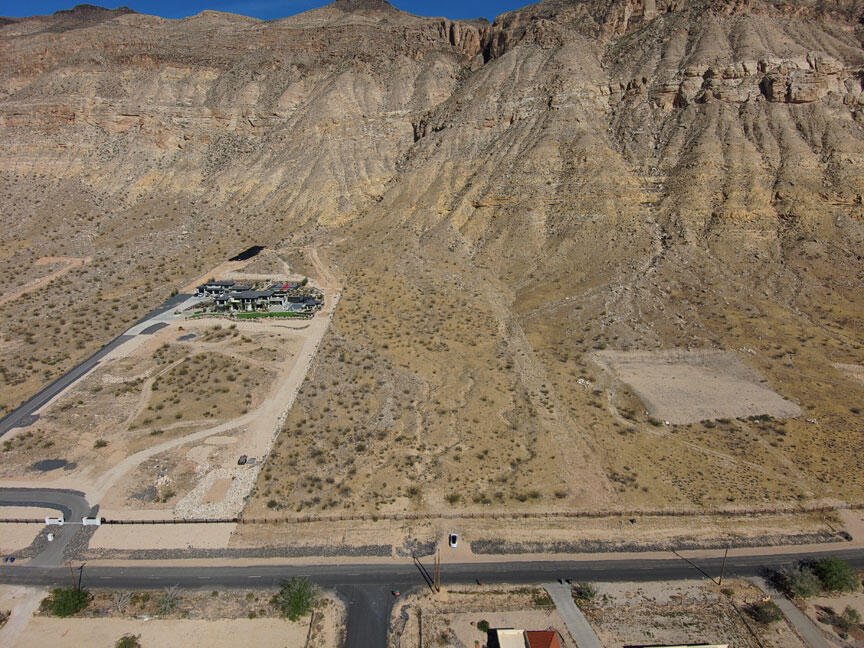 MOCCASIN FLATS - Land