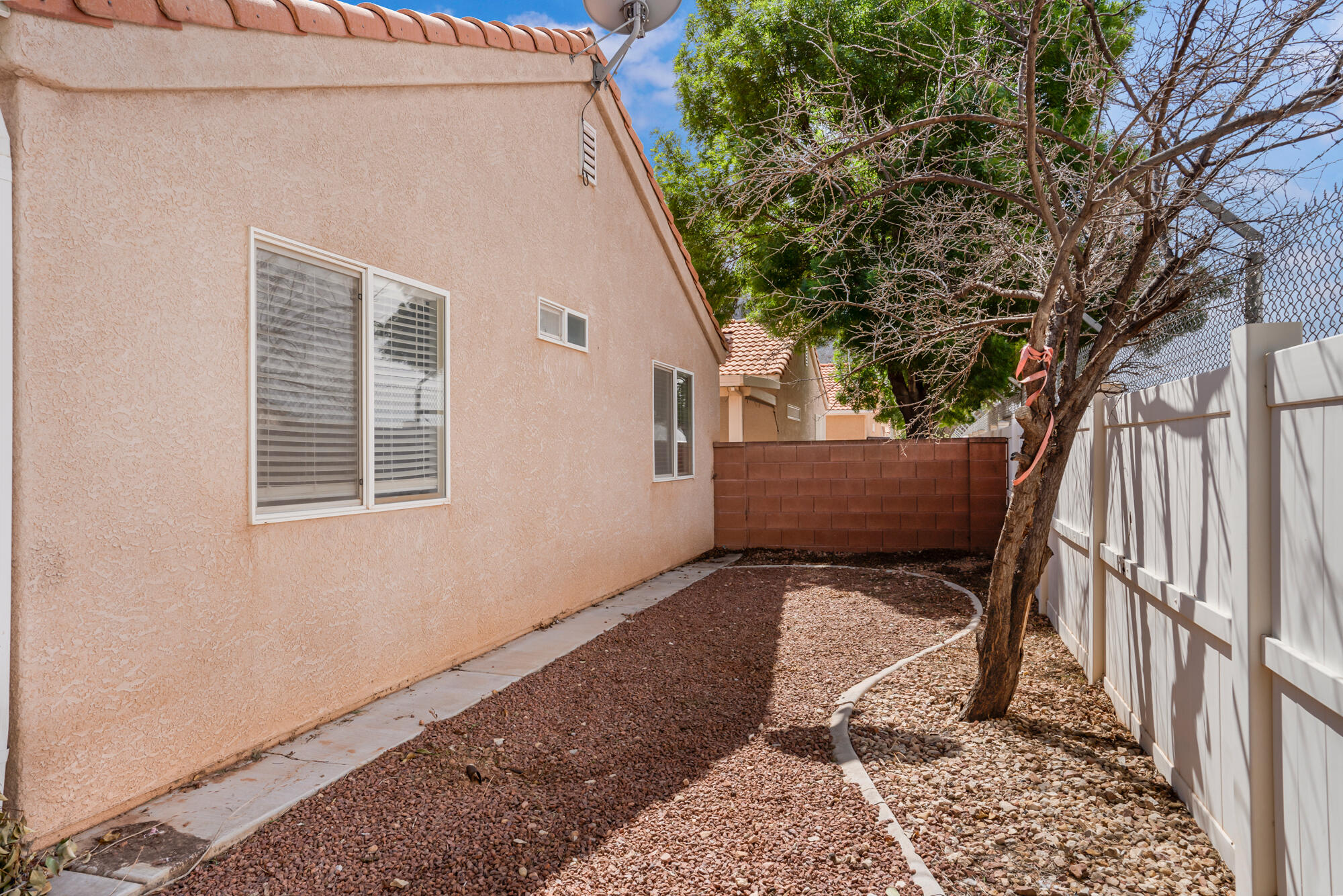 SHADOW CANYON - Residential
