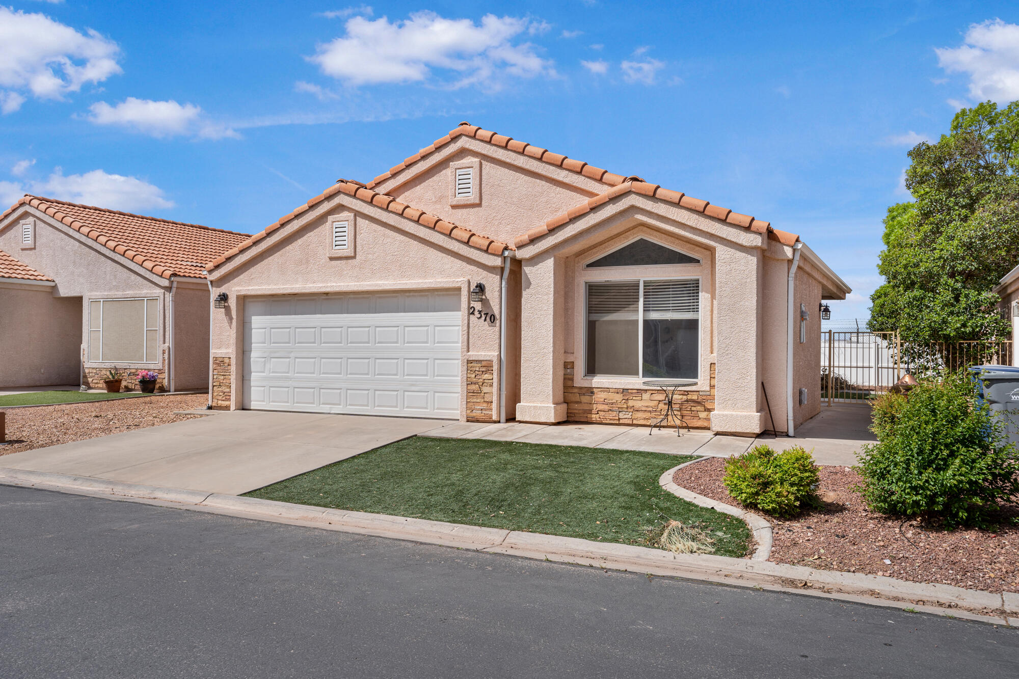 SHADOW CANYON - Residential