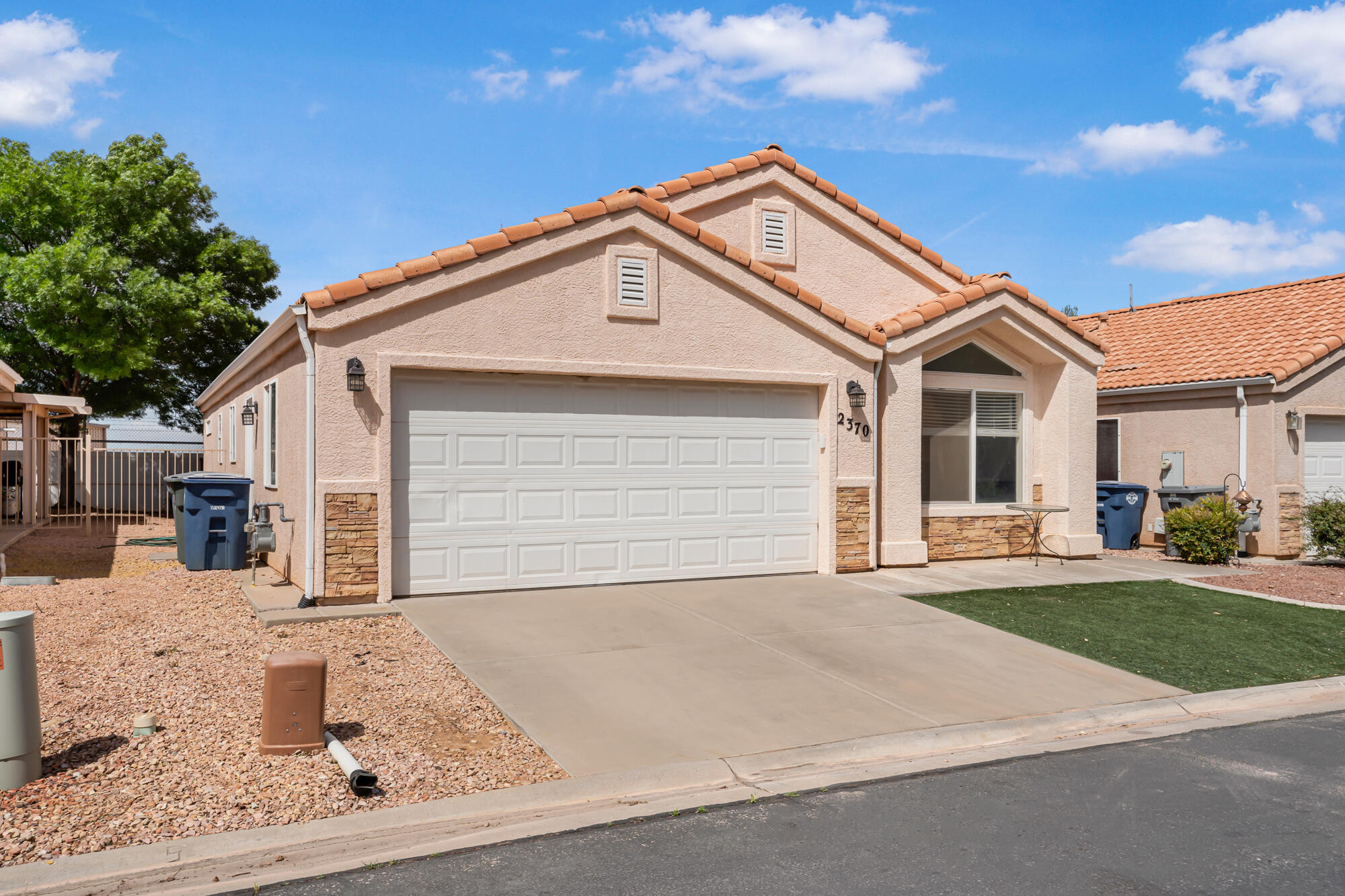 SHADOW CANYON - Residential