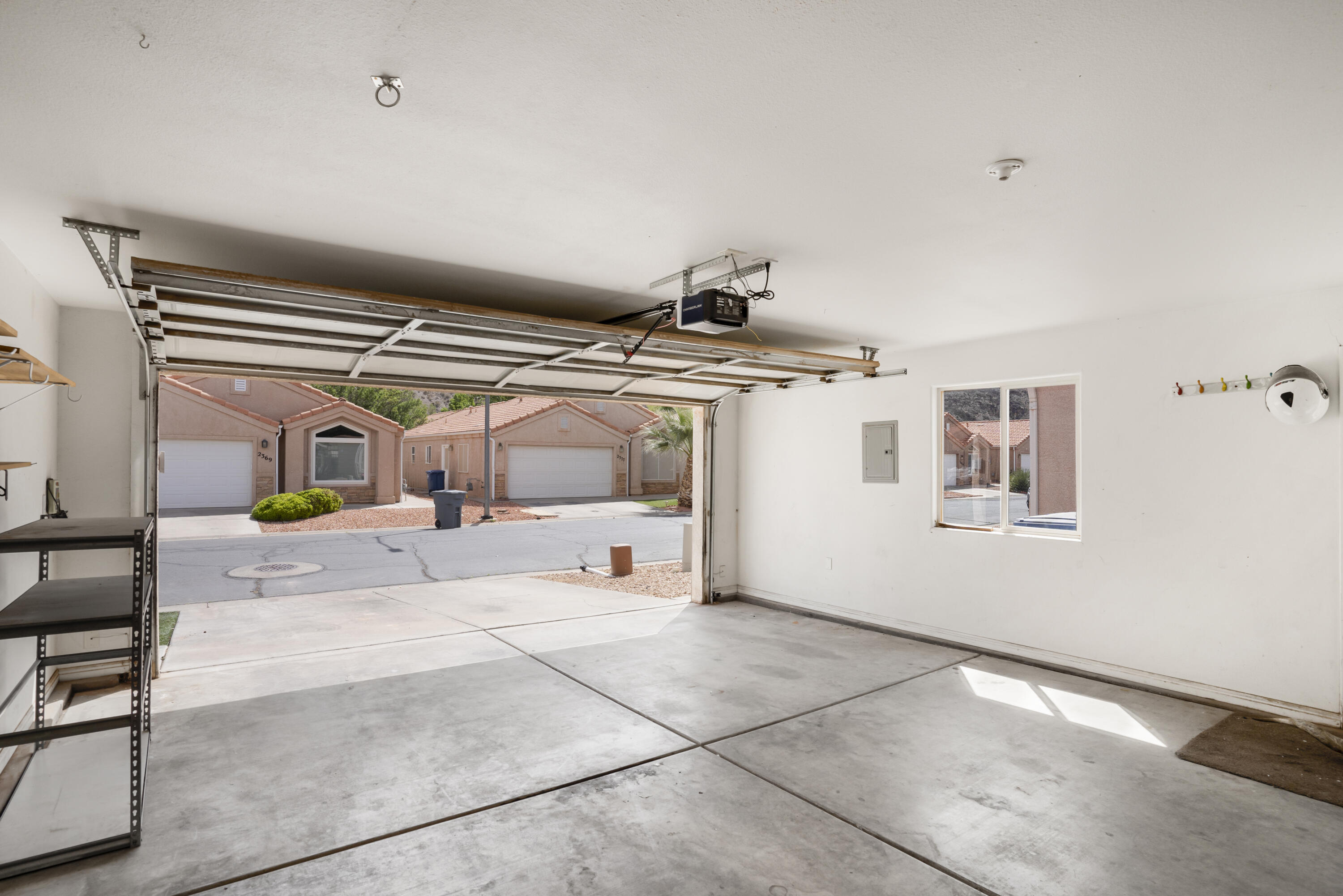 SHADOW CANYON - Residential
