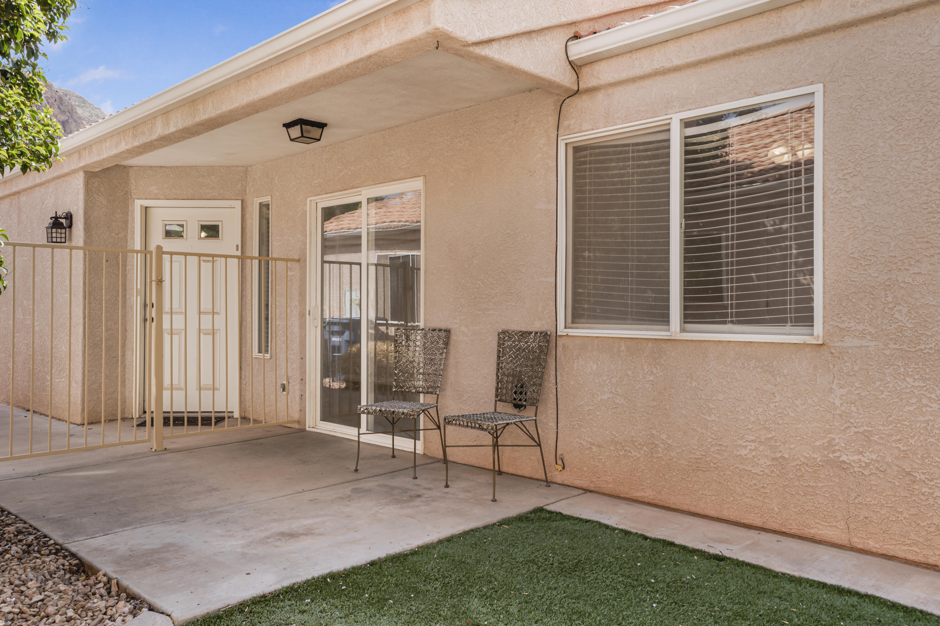 SHADOW CANYON - Residential