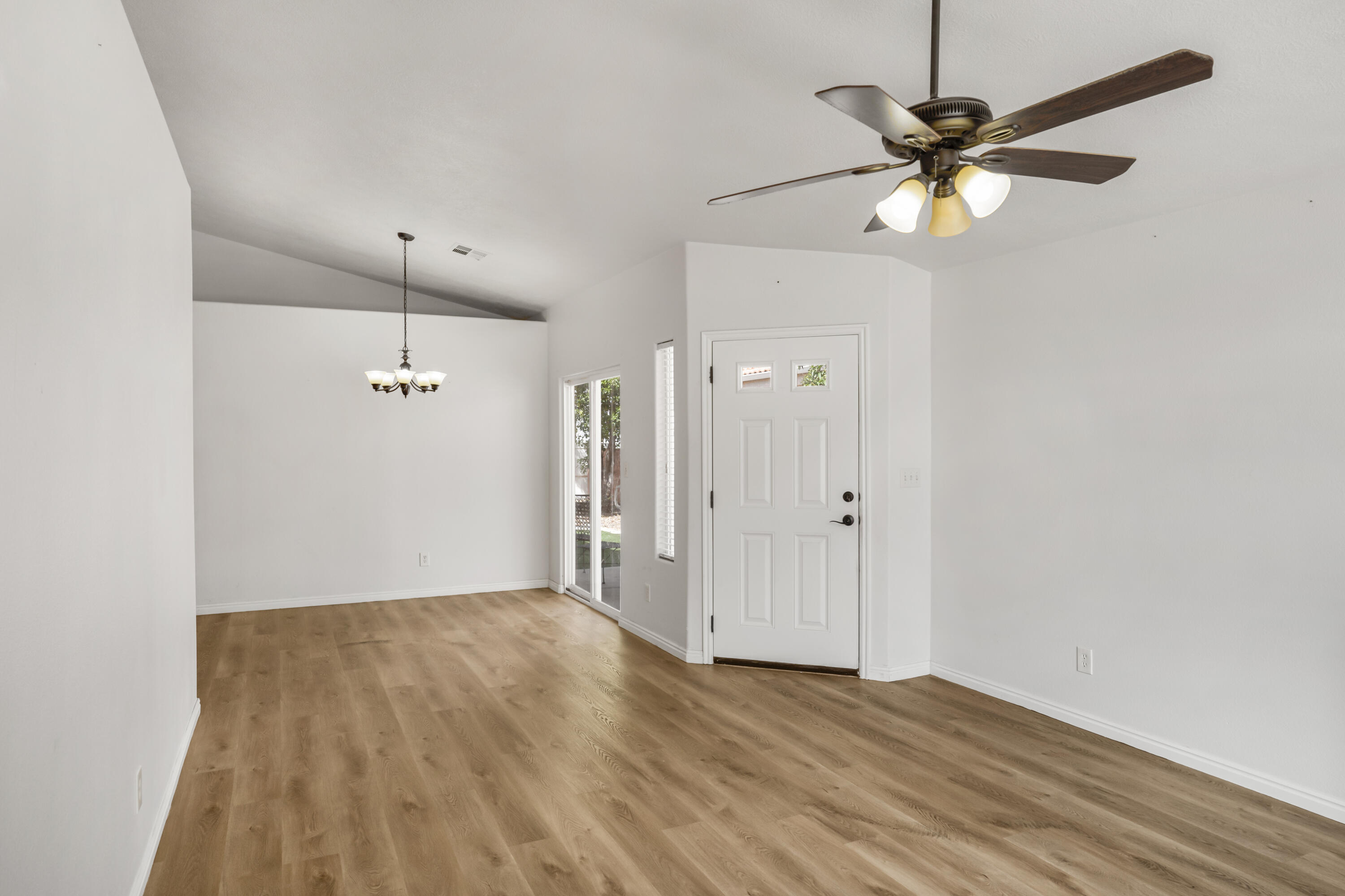 SHADOW CANYON - Residential