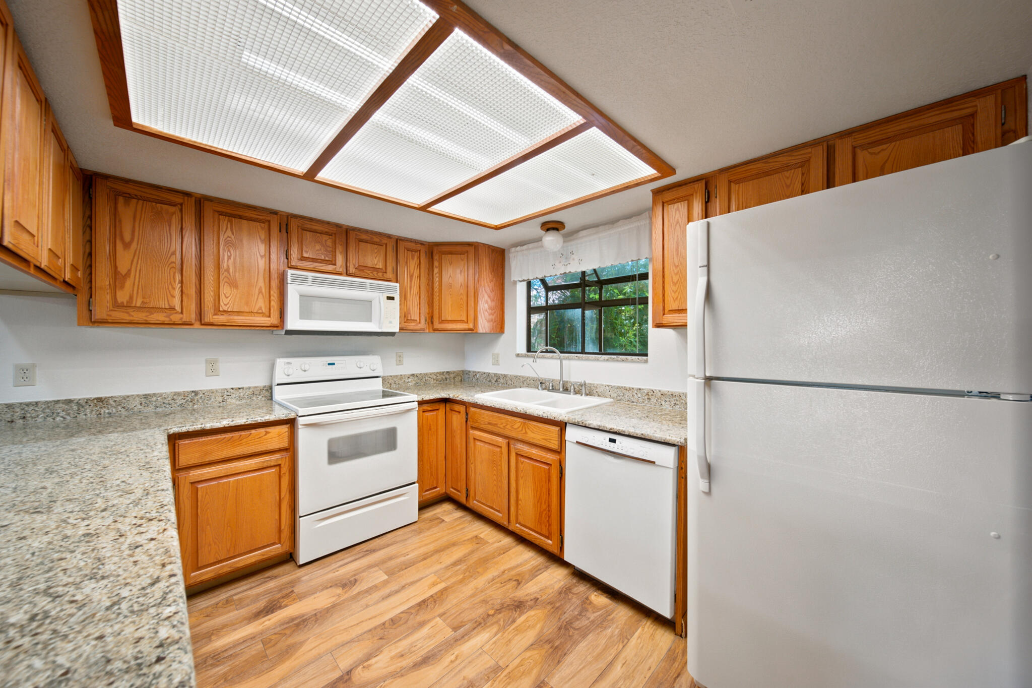 BLOOMINGTON KNOLLS TOWNHOMES - Residential