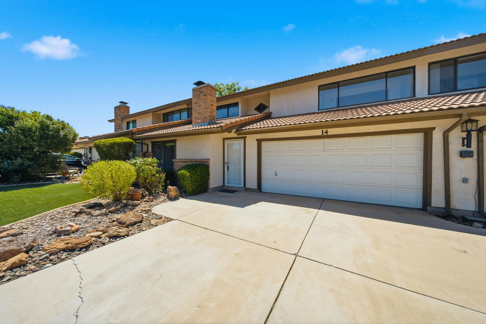 BLOOMINGTON KNOLLS TOWNHOMES - Residential