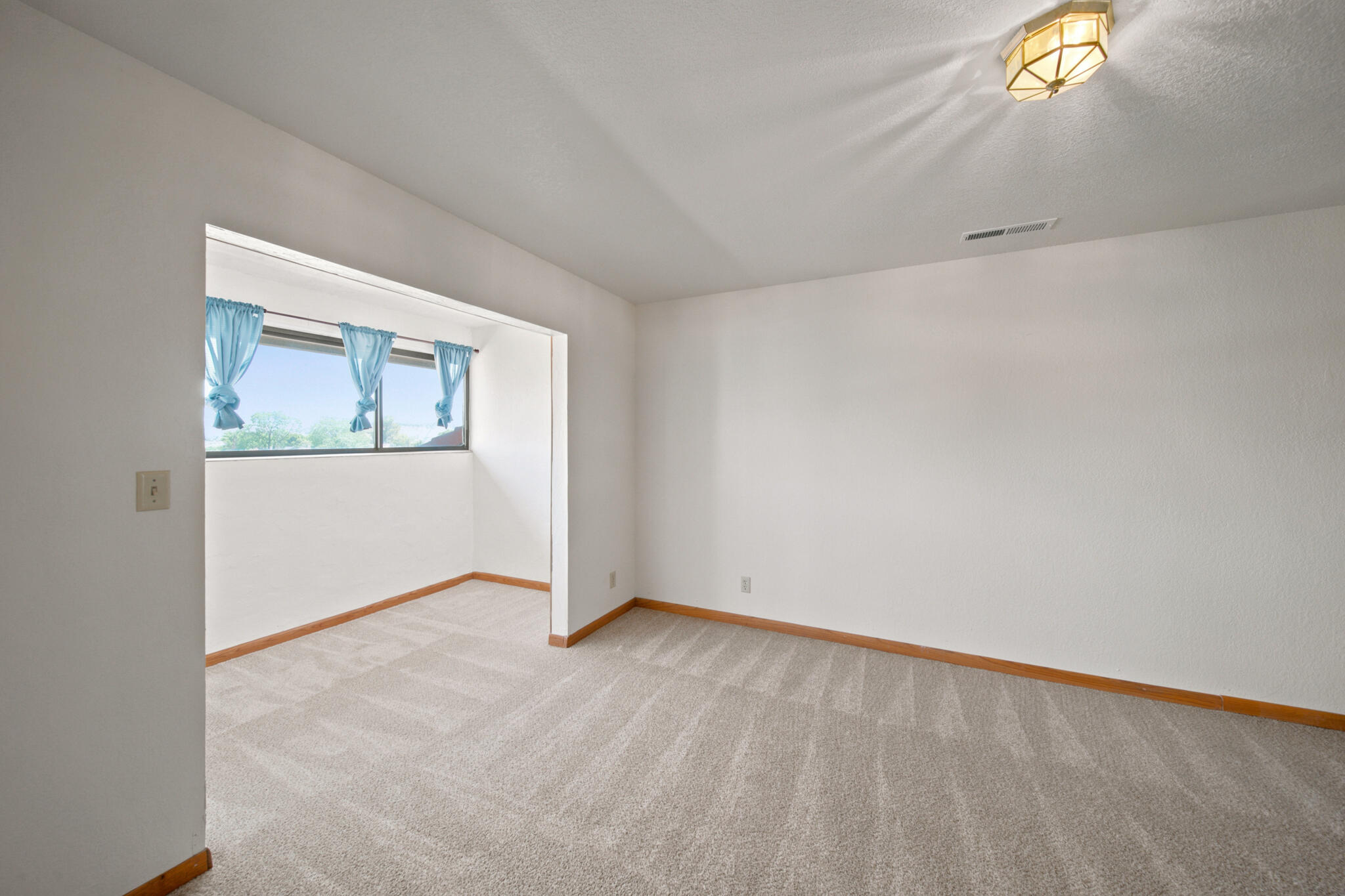BLOOMINGTON KNOLLS TOWNHOMES - Residential
