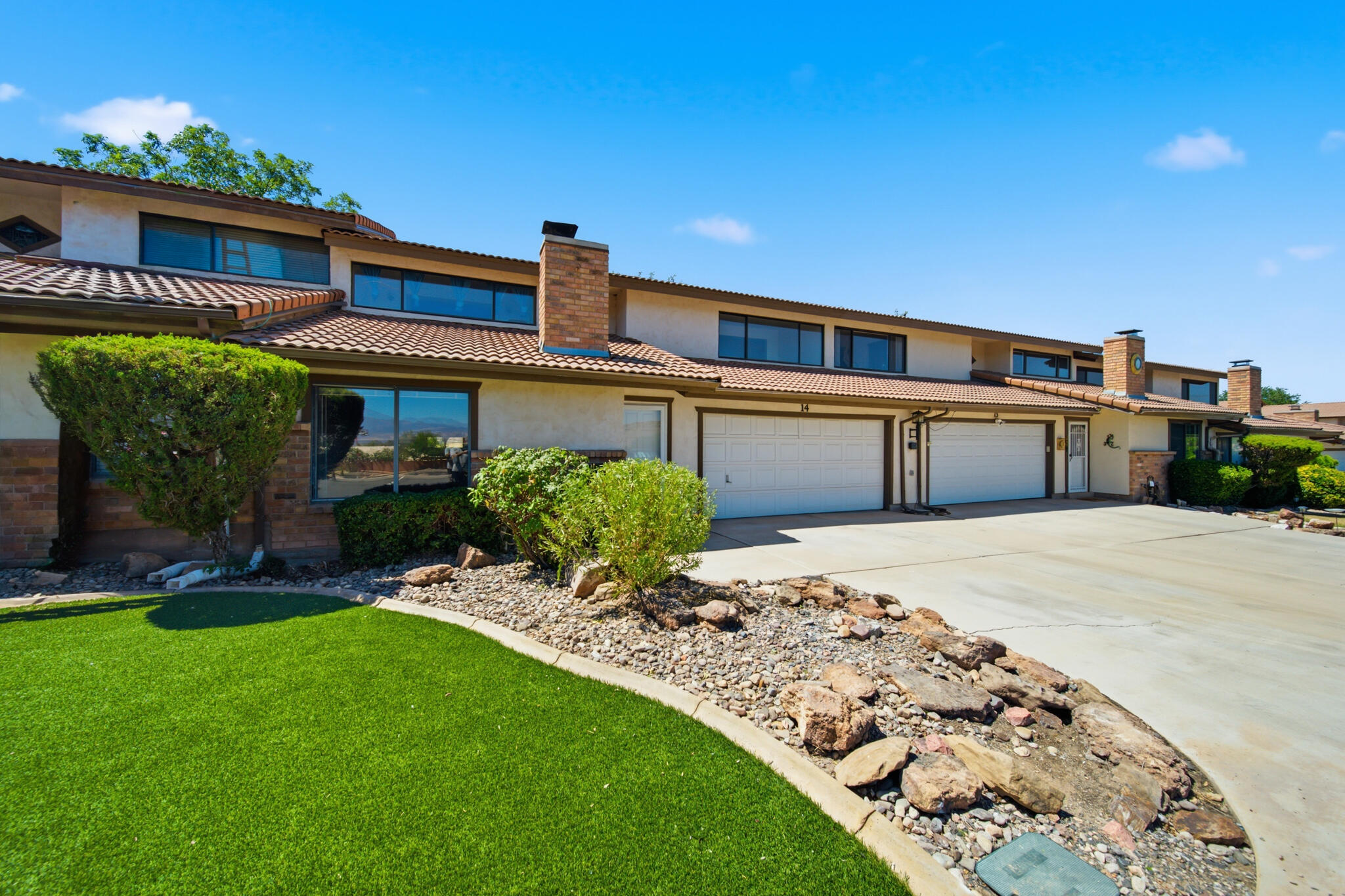 BLOOMINGTON KNOLLS TOWNHOMES - Residential