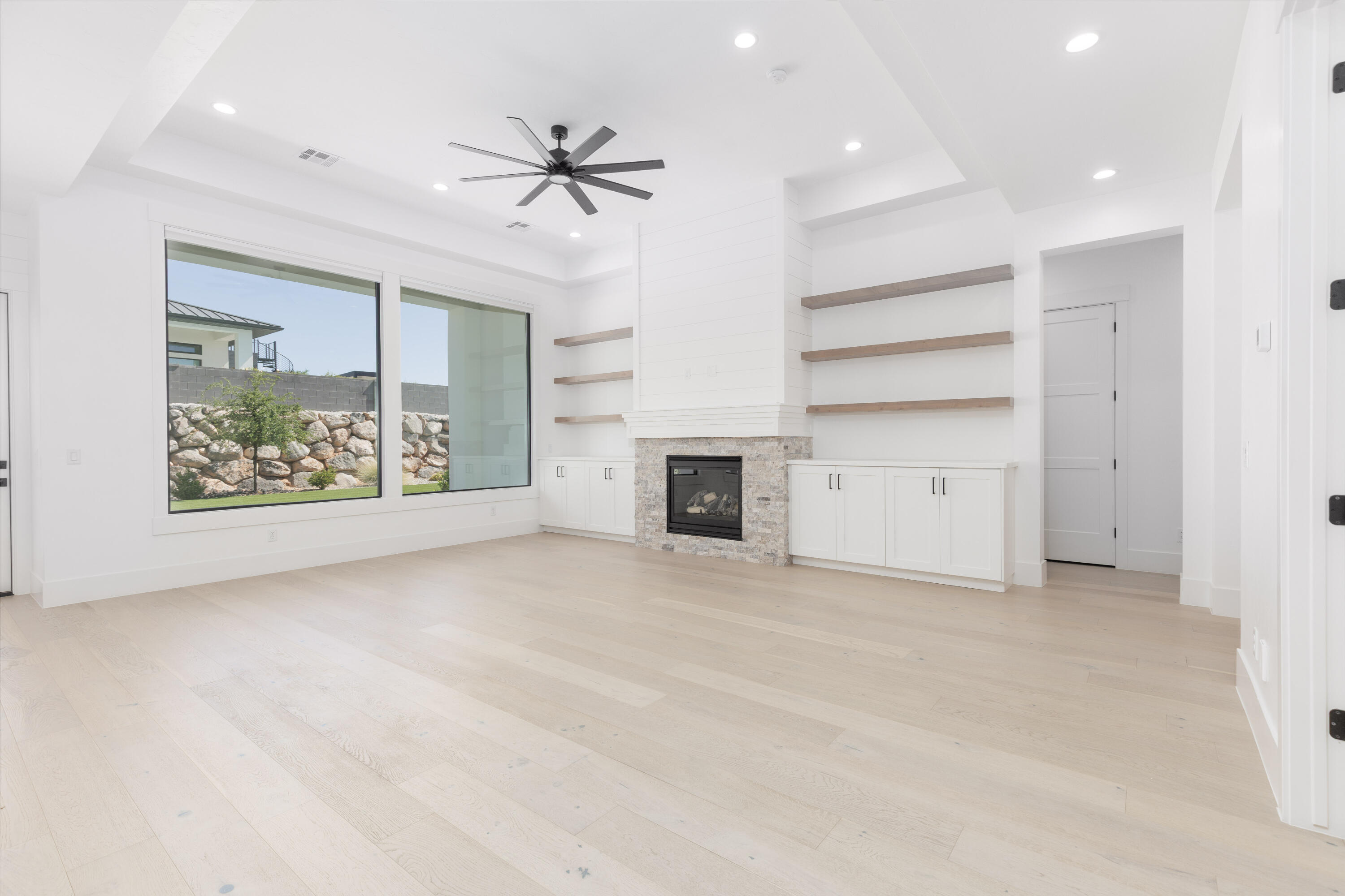 WASHINGTON VISTA - Residential