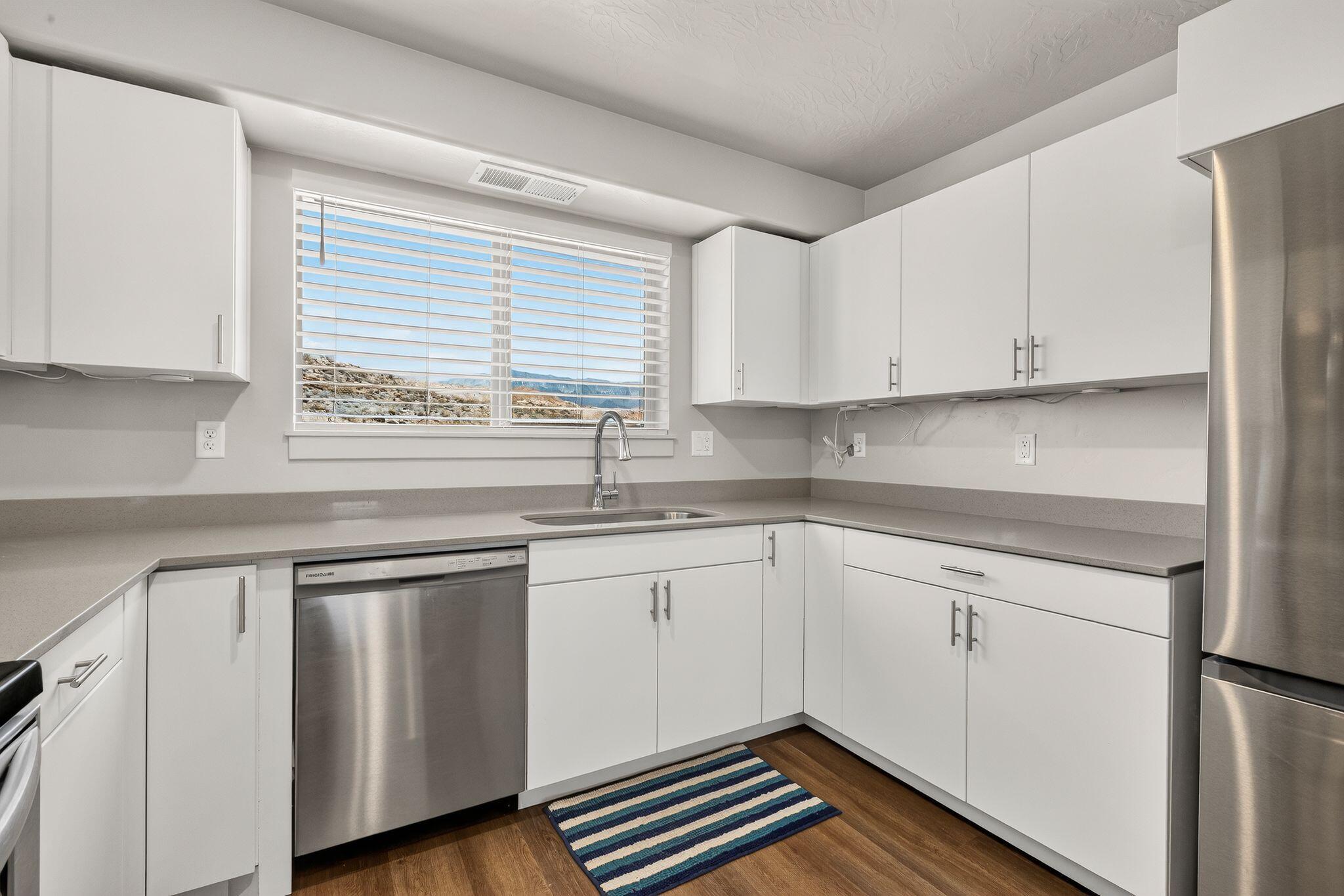 LONE ROCK CONDOS - Residential