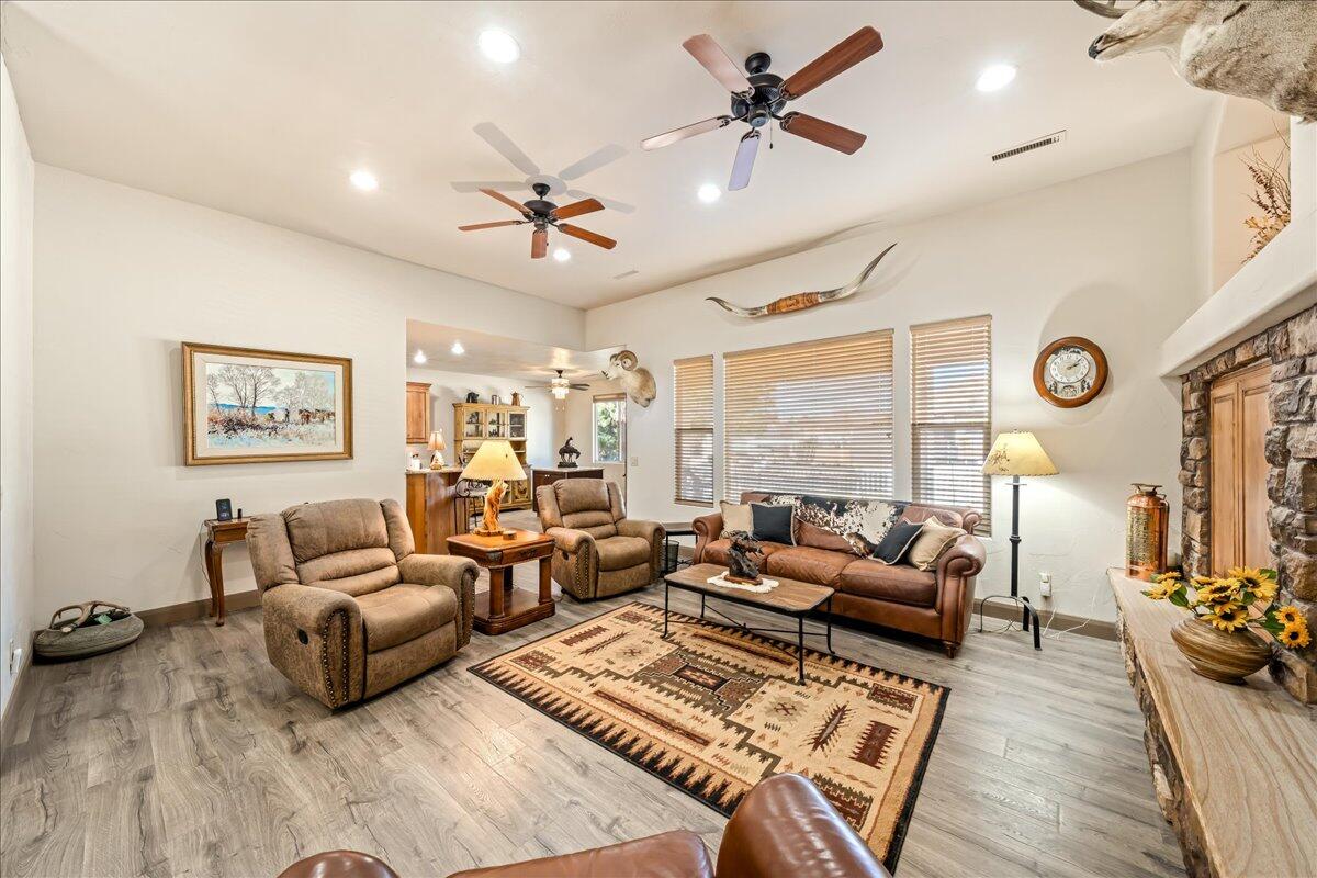 DIAMOND VALLEY ACRES - Residential