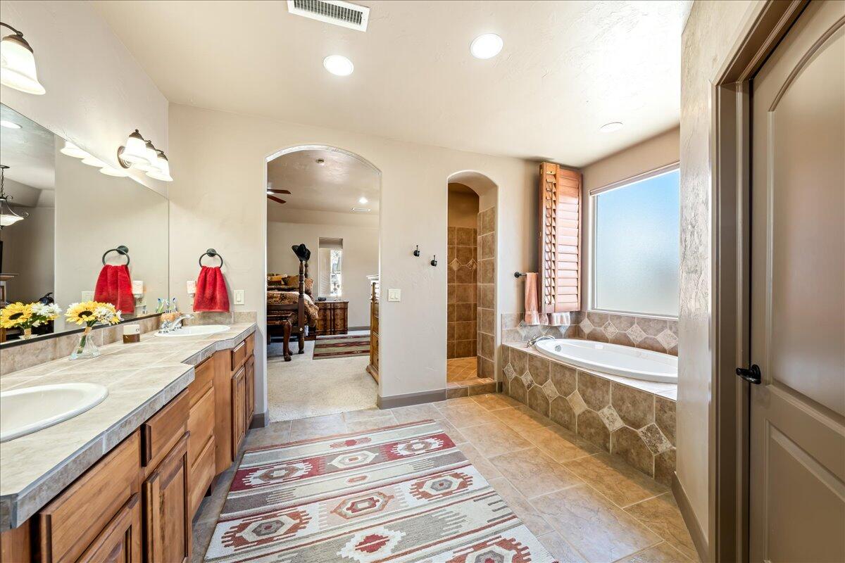DIAMOND VALLEY ACRES - Residential