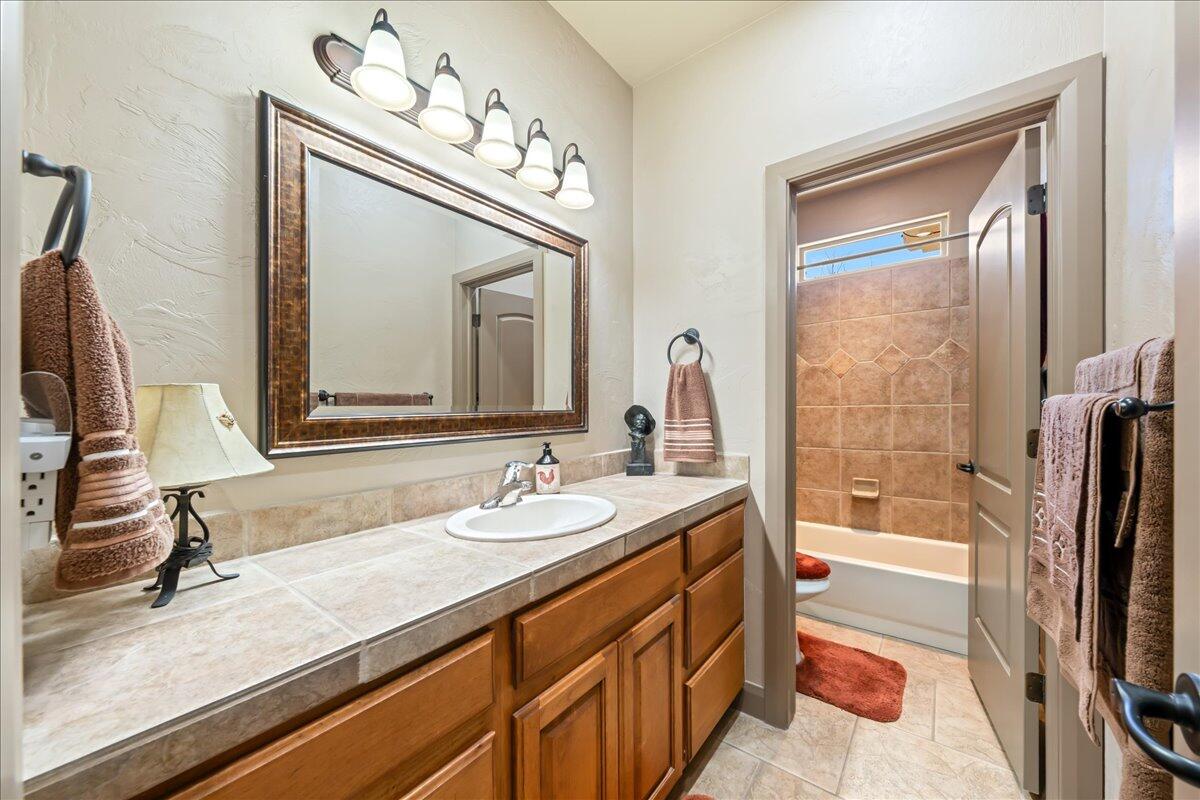 DIAMOND VALLEY ACRES - Residential