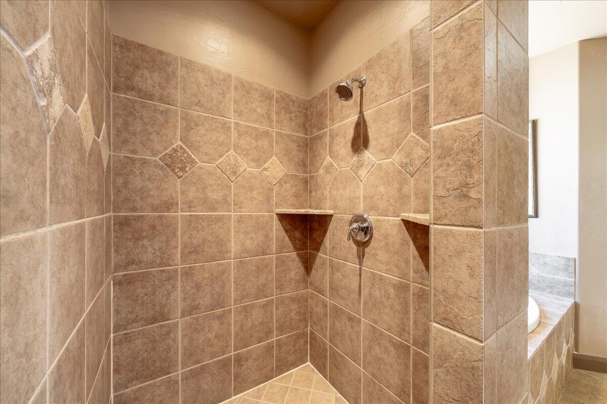 DIAMOND VALLEY ACRES - Residential