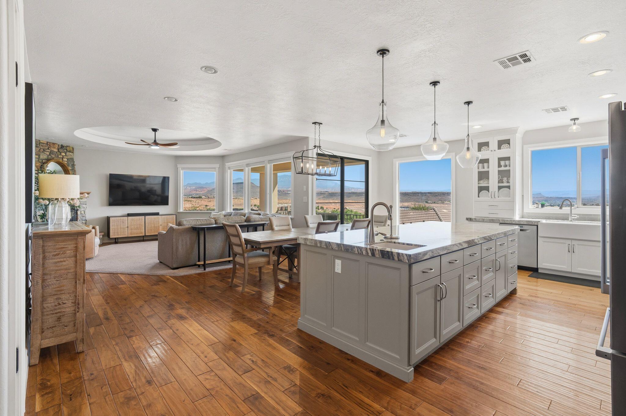 TONAQUINT TERRACE - Residential