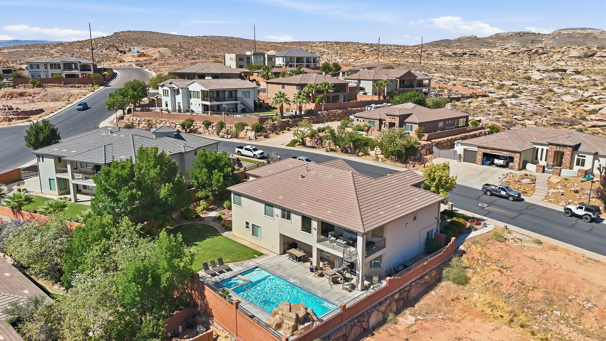 TONAQUINT TERRACE - Residential