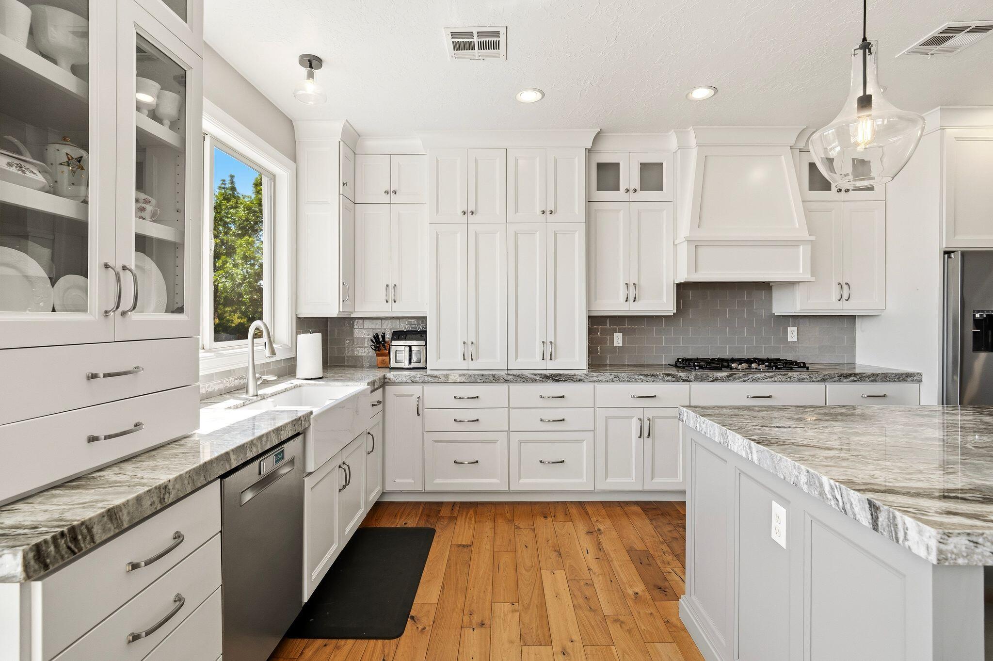TONAQUINT TERRACE - Residential