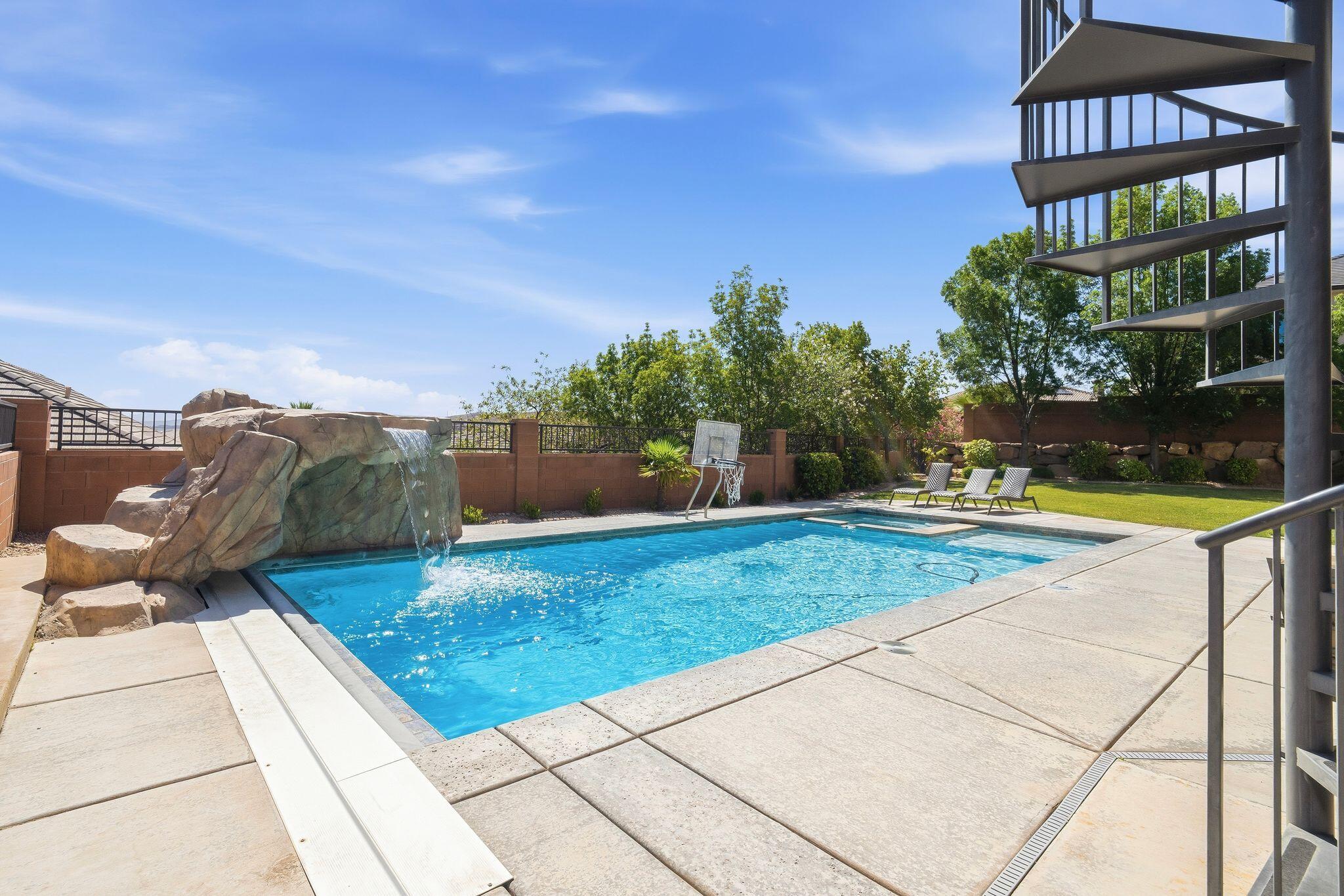 TONAQUINT TERRACE - Residential