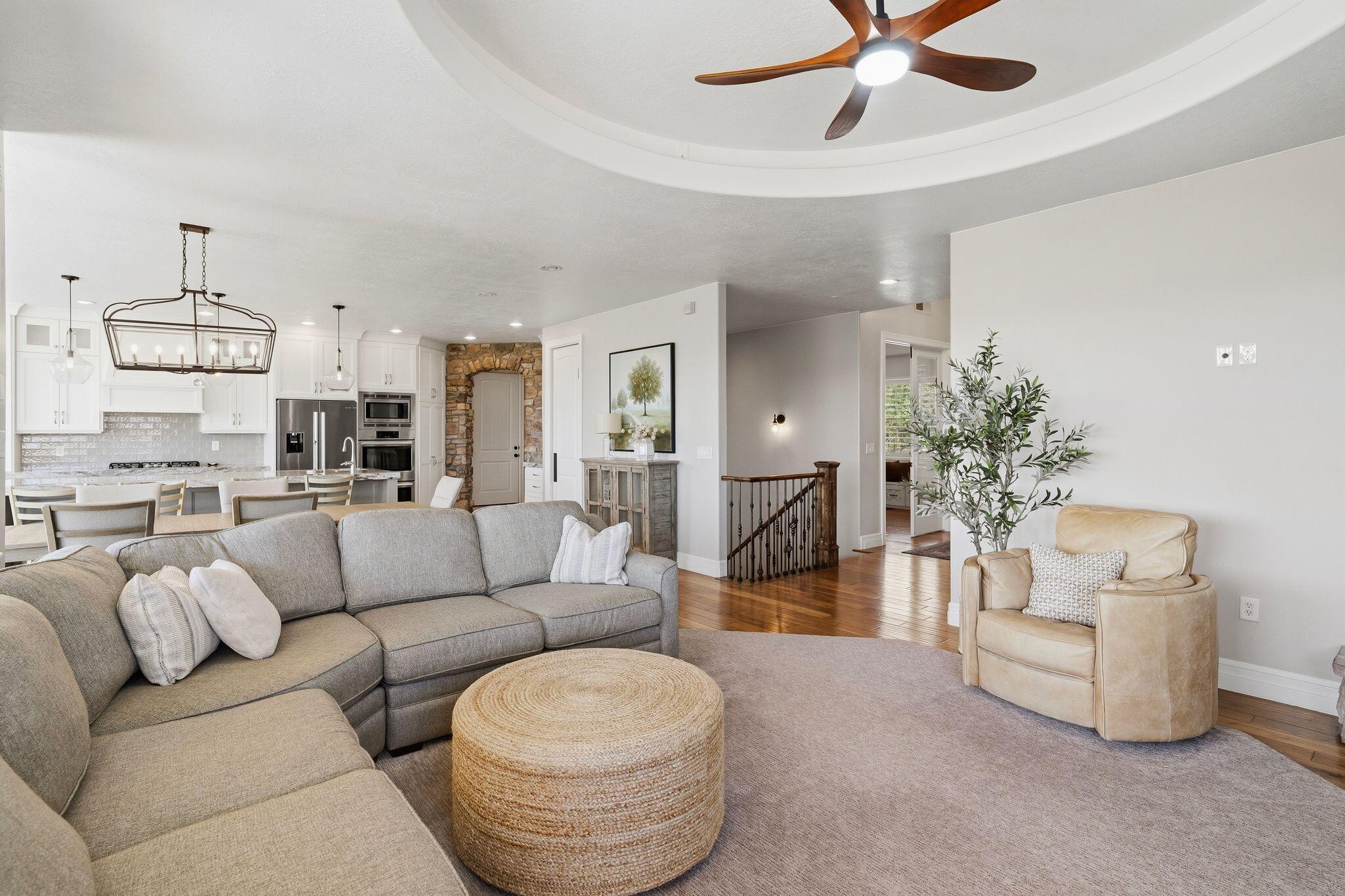 TONAQUINT TERRACE - Residential