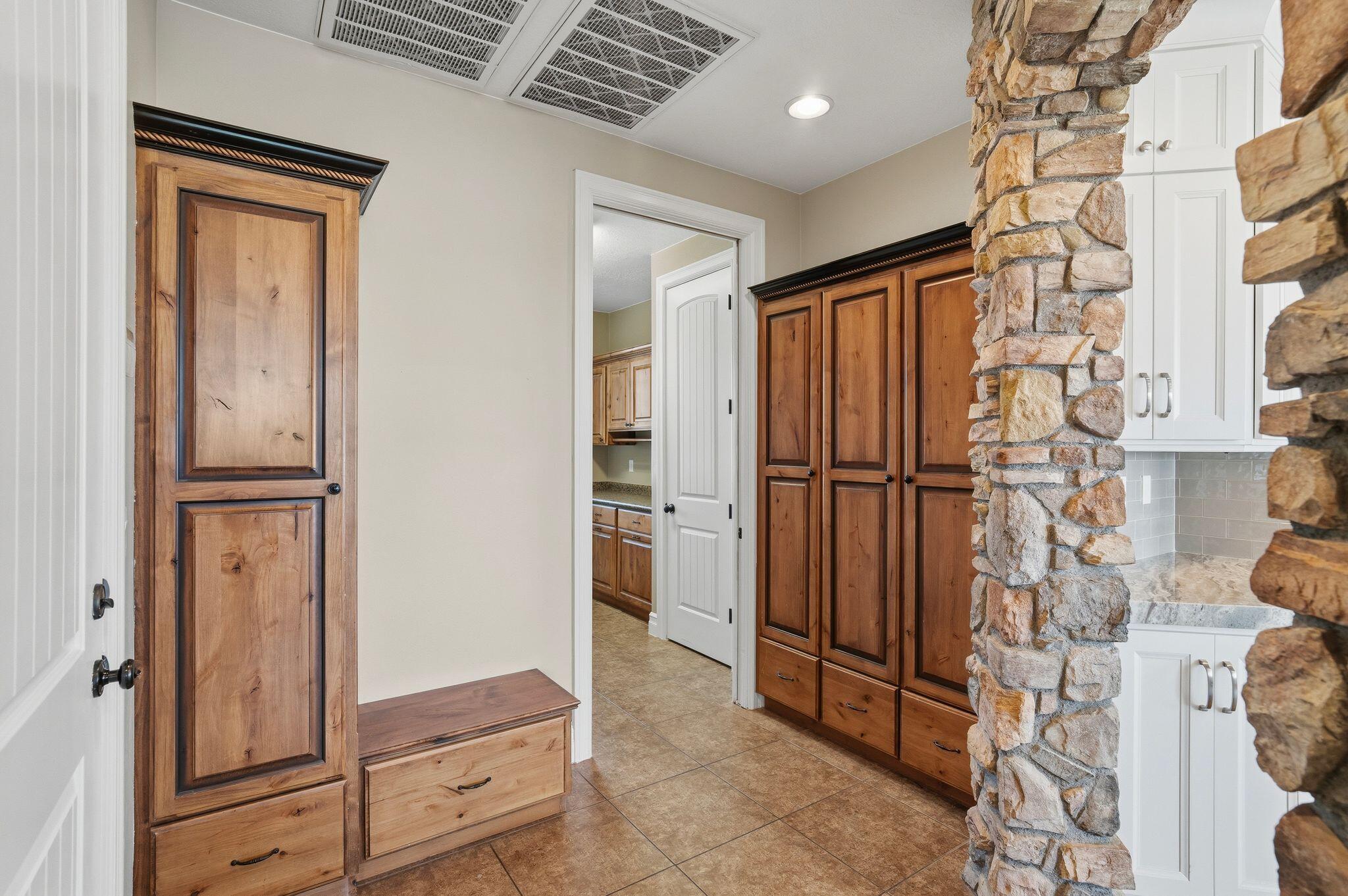 TONAQUINT TERRACE - Residential
