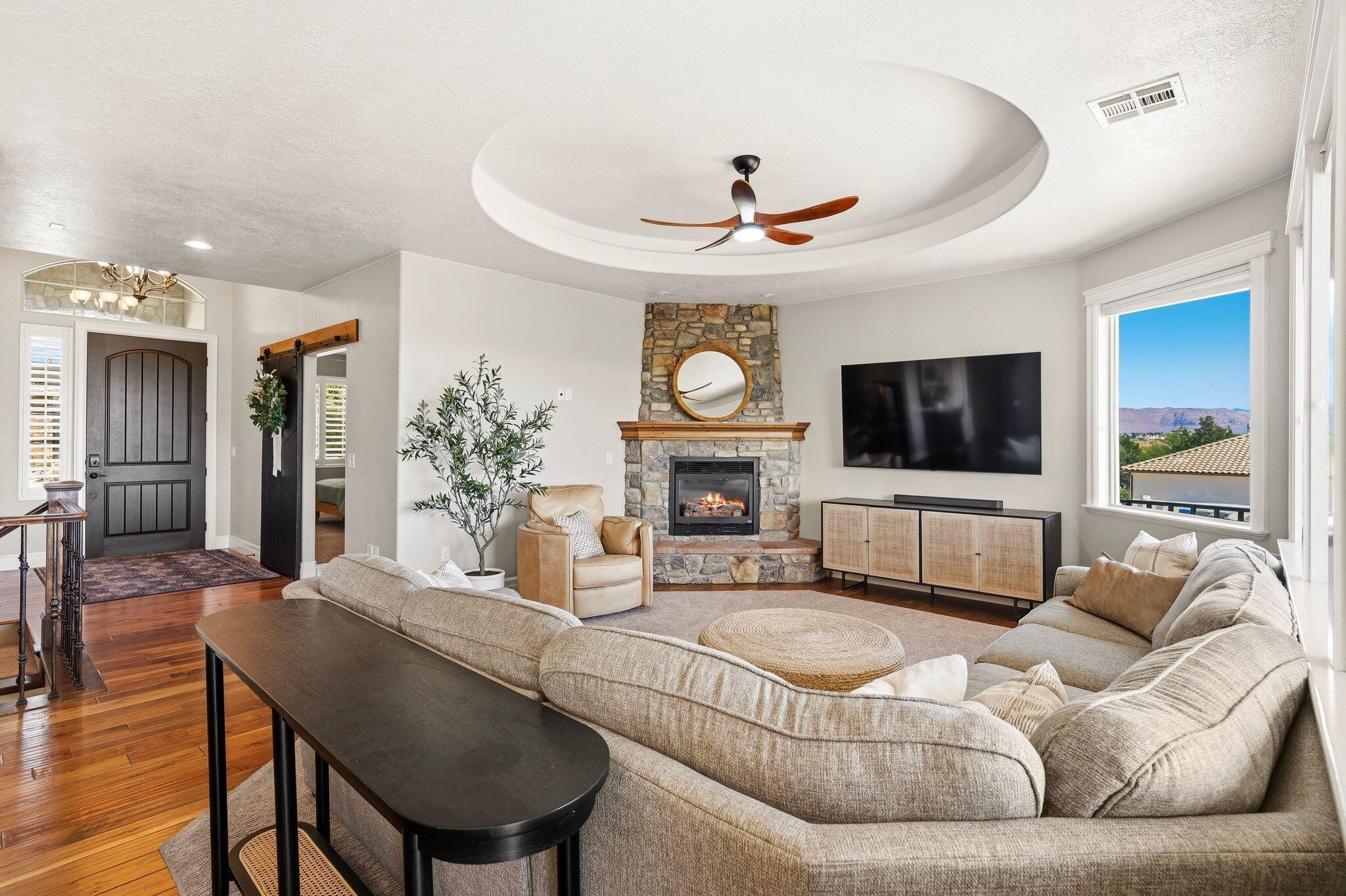 TONAQUINT TERRACE - Residential