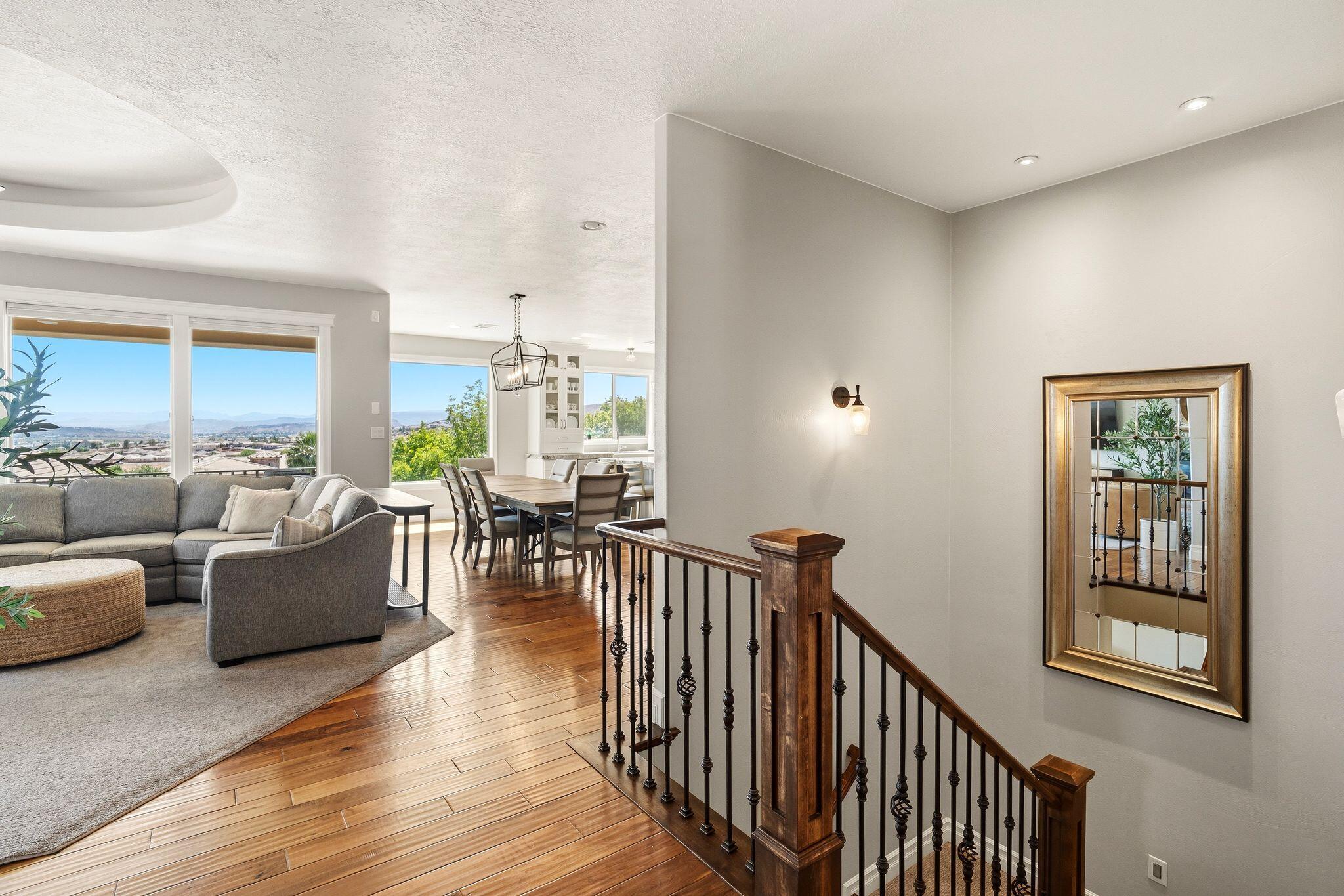 TONAQUINT TERRACE - Residential