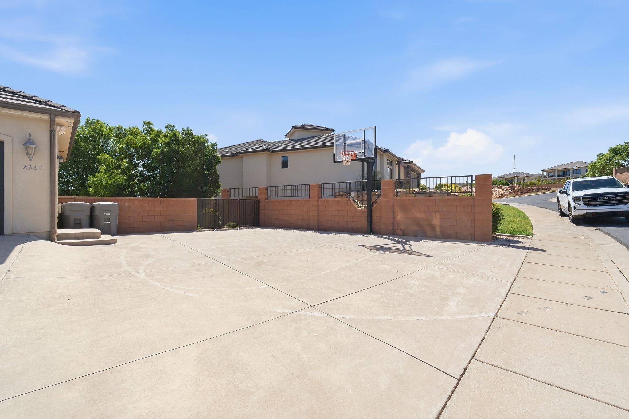 TONAQUINT TERRACE - Residential