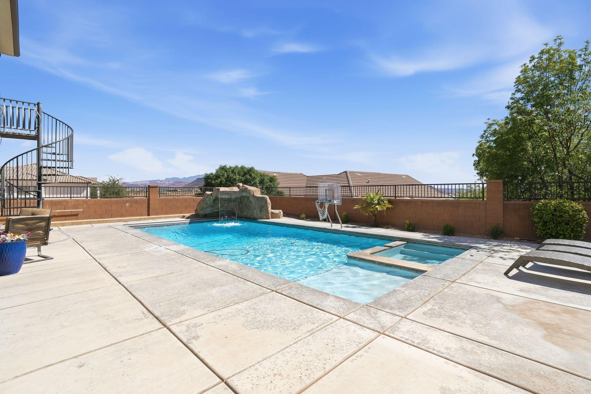 TONAQUINT TERRACE - Residential