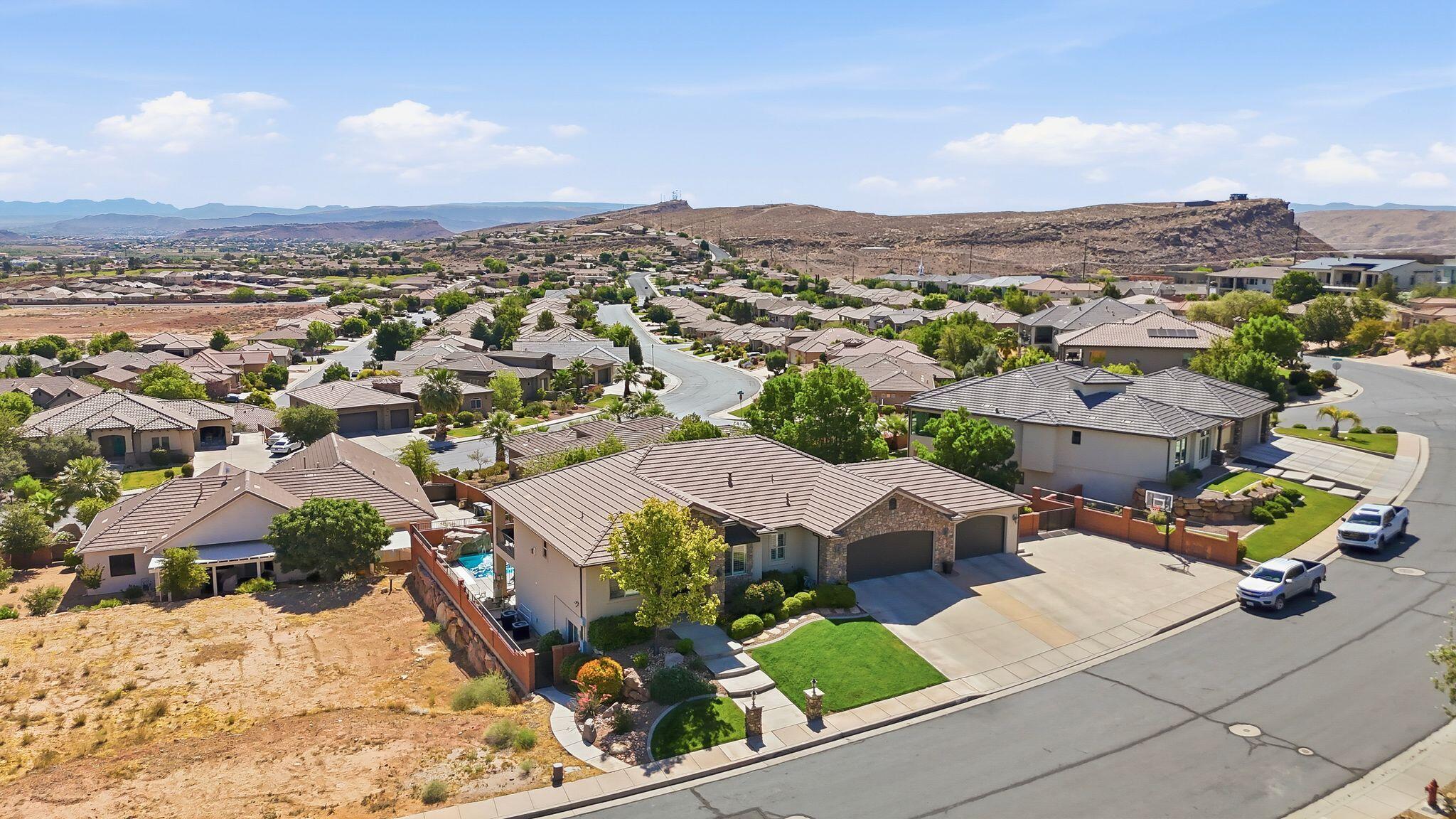 TONAQUINT TERRACE - Residential