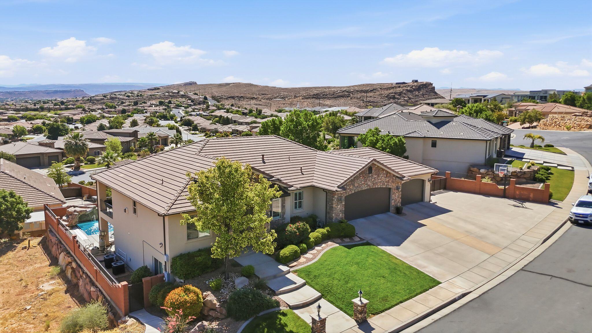 TONAQUINT TERRACE - Residential