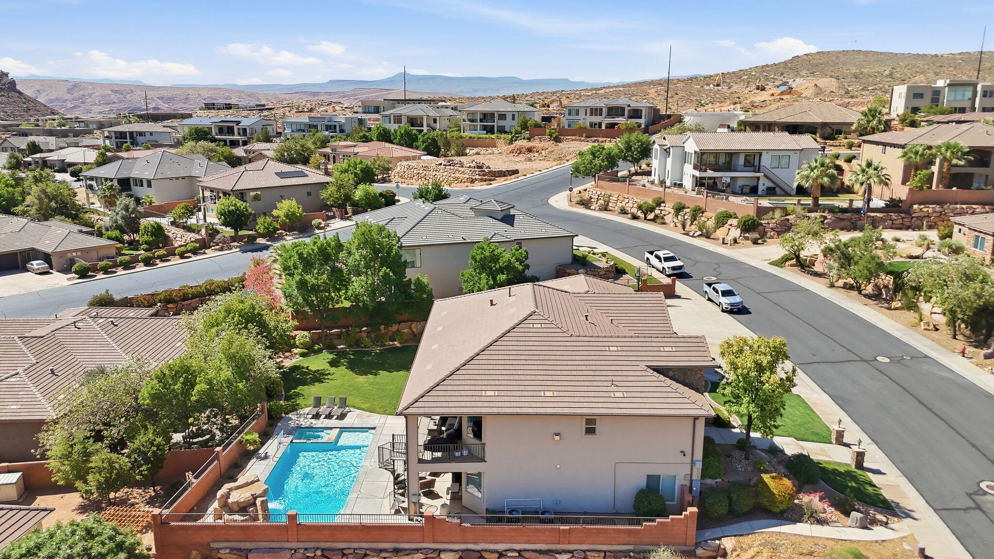 TONAQUINT TERRACE - Residential