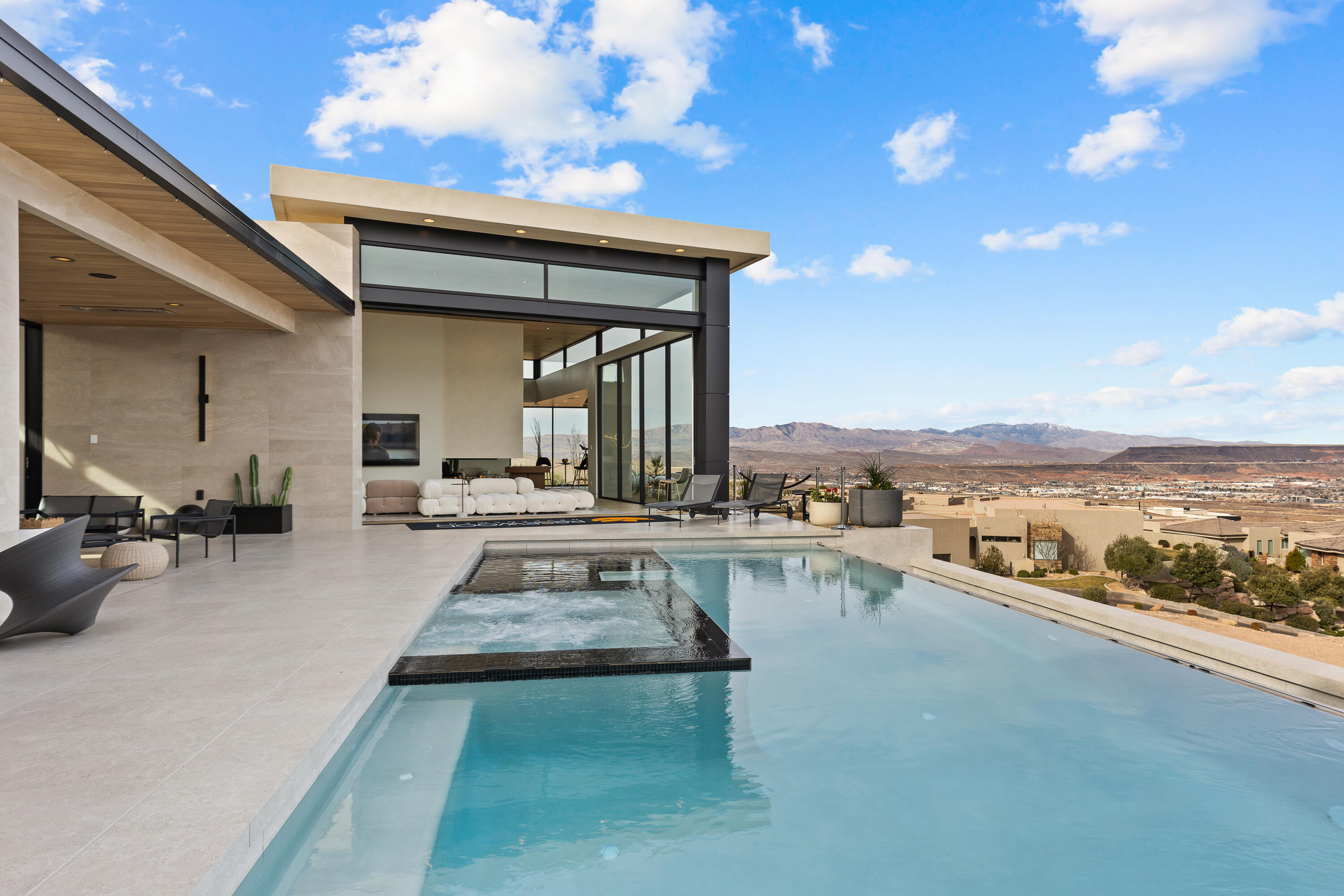 STONE CLIFF - Residential