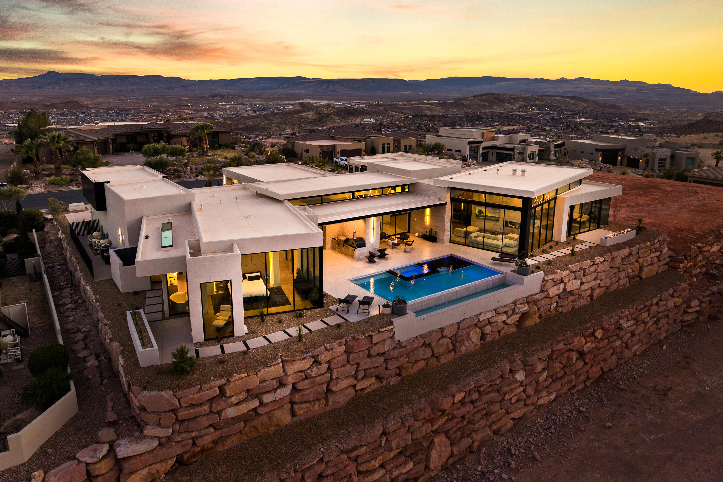 STONE CLIFF - Residential