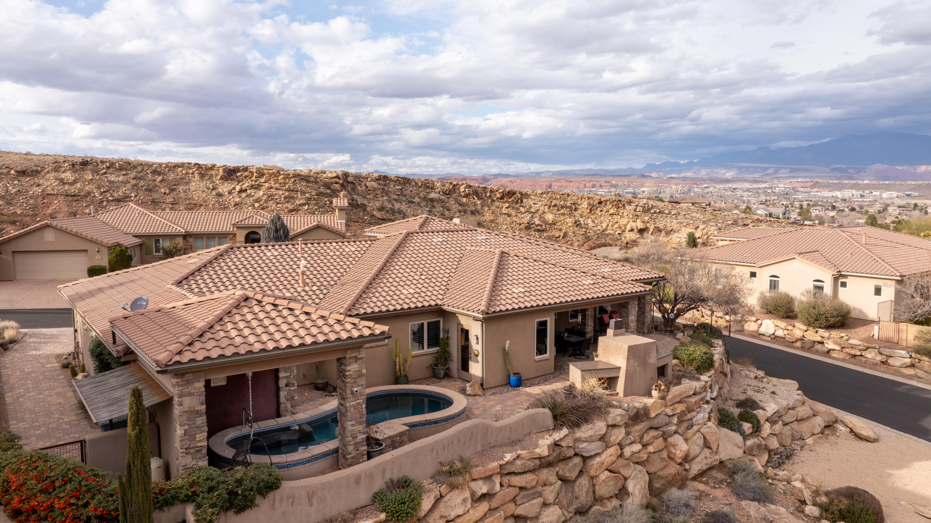 SIENNA RIDGE AT WEBB HILL - Residential