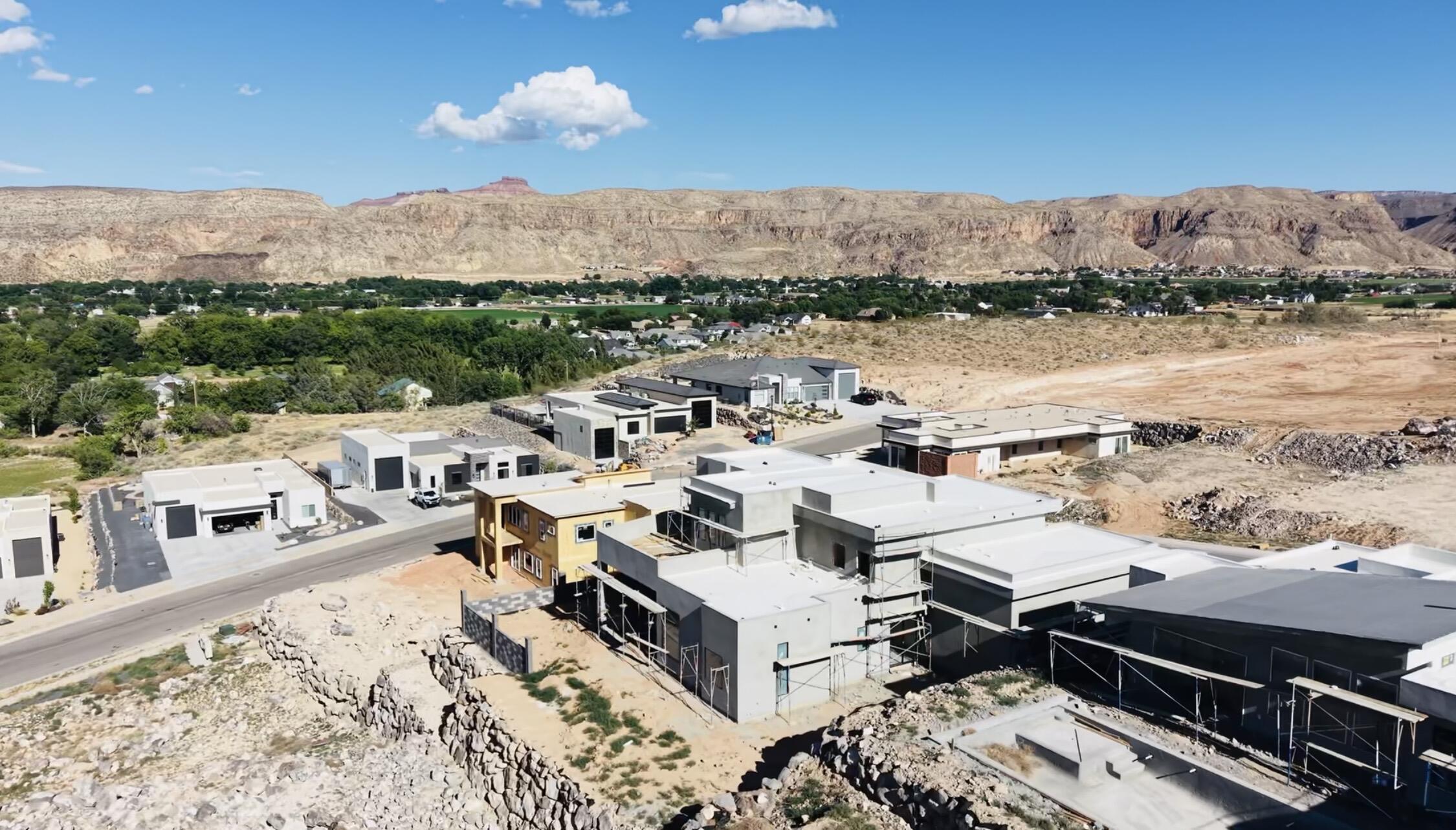 MOUNTAIN VIEW ESTATES - Residential
