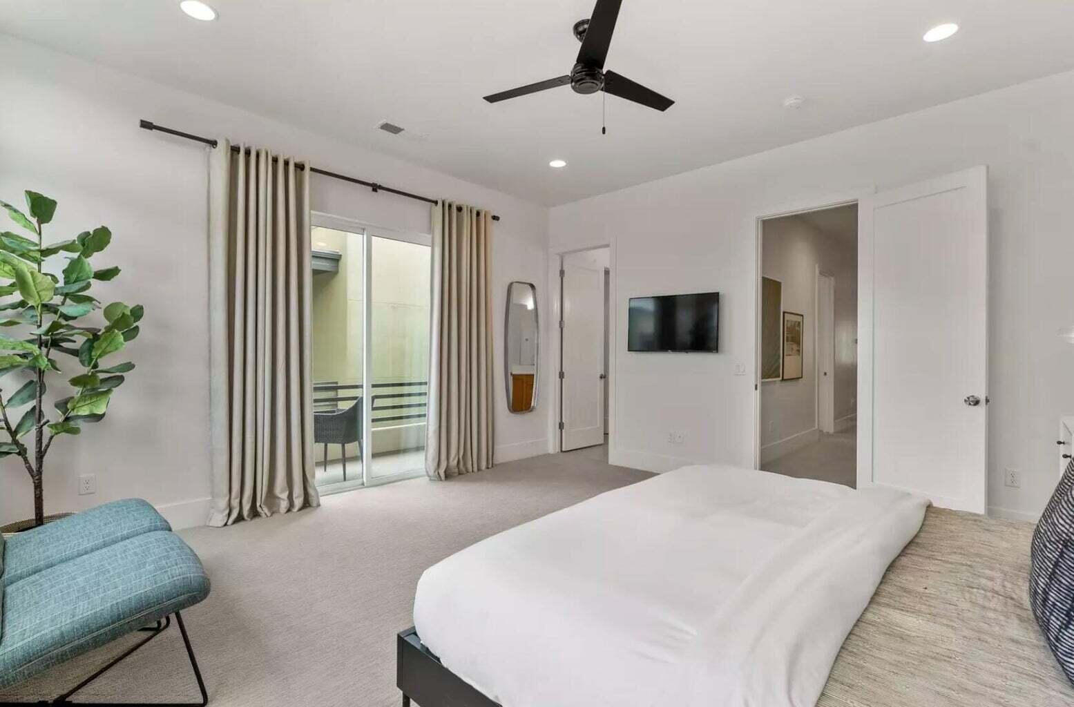 BLOOMINGTON VAC VILLAS - Residential