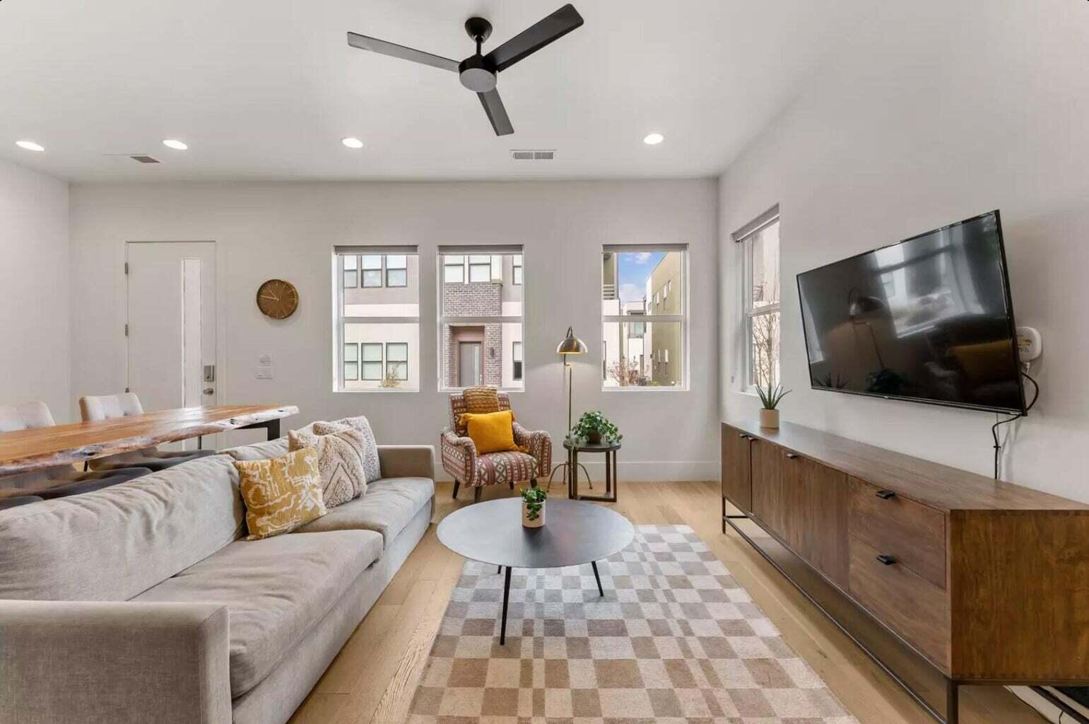 BLOOMINGTON VAC VILLAS - Residential