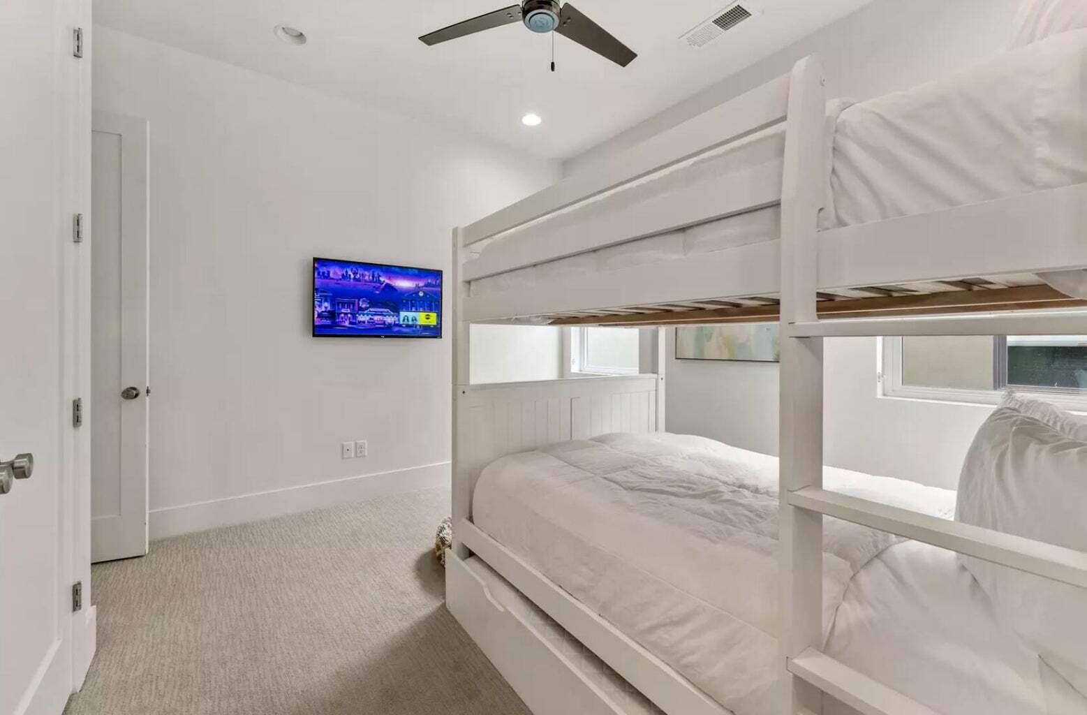 BLOOMINGTON VAC VILLAS - Residential