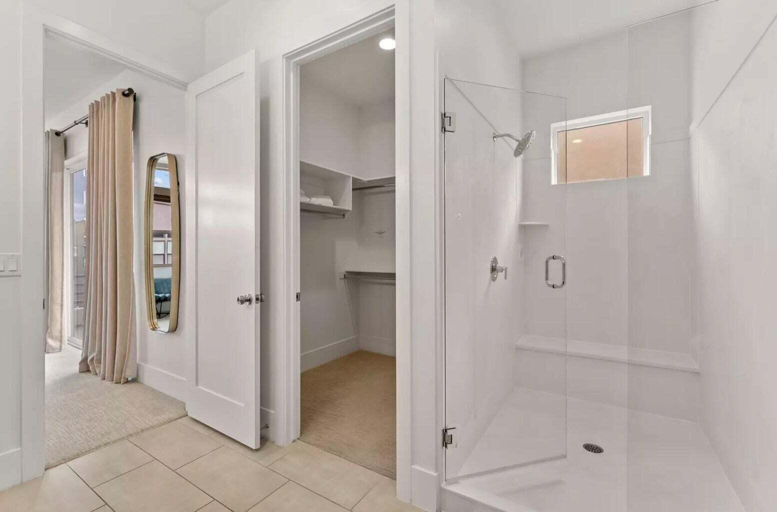 BLOOMINGTON VAC VILLAS - Residential