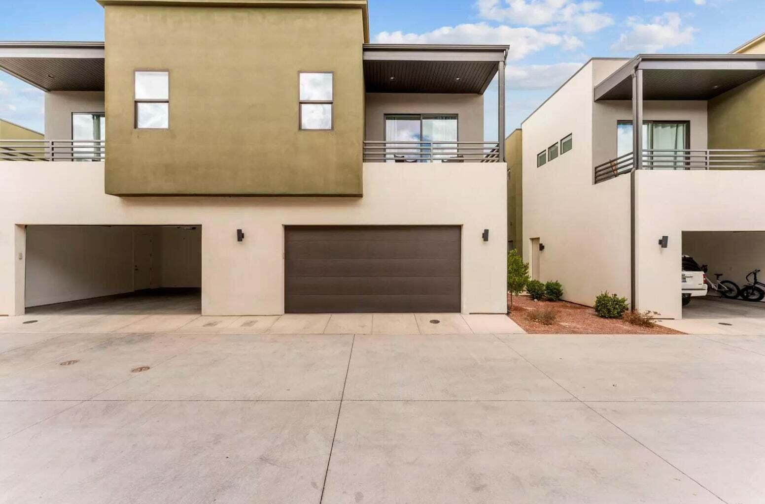 BLOOMINGTON VAC VILLAS - Residential