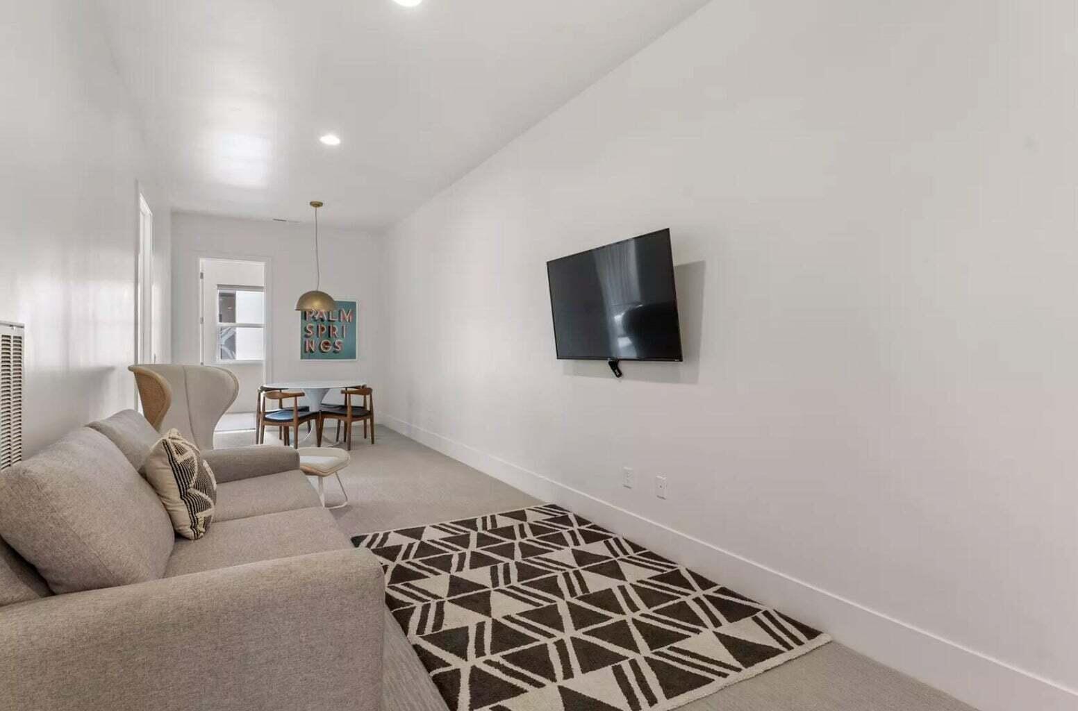 BLOOMINGTON VAC VILLAS - Residential