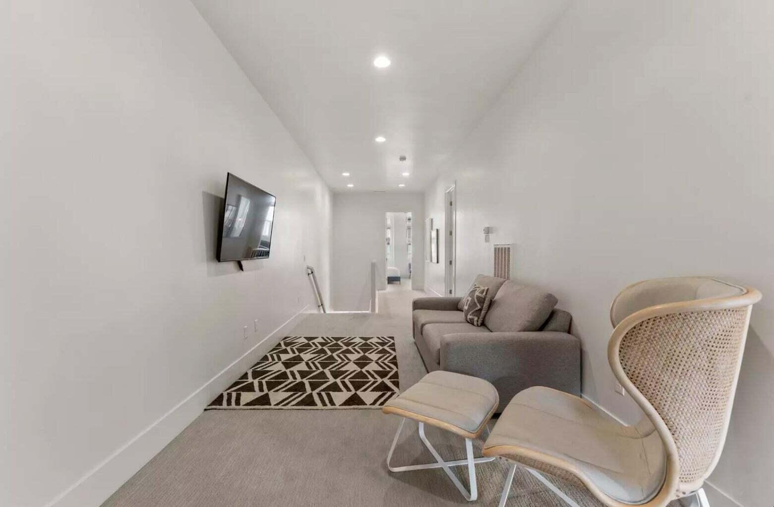BLOOMINGTON VAC VILLAS - Residential