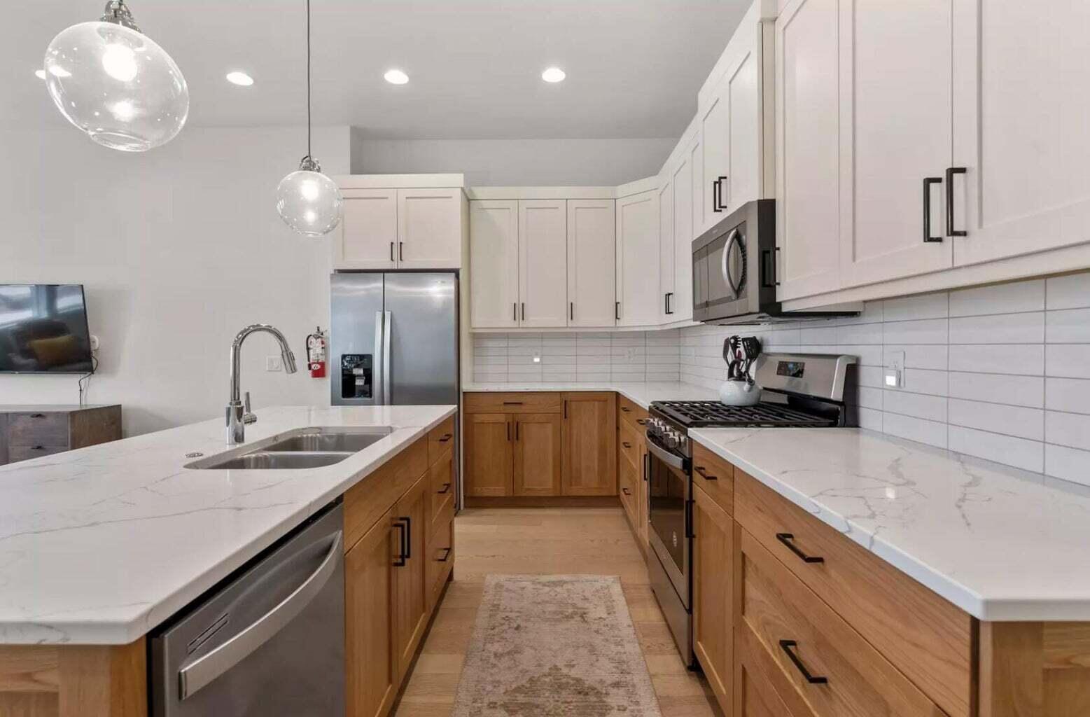 BLOOMINGTON VAC VILLAS - Residential