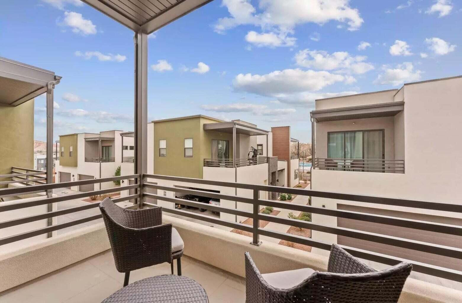 BLOOMINGTON VAC VILLAS - Residential