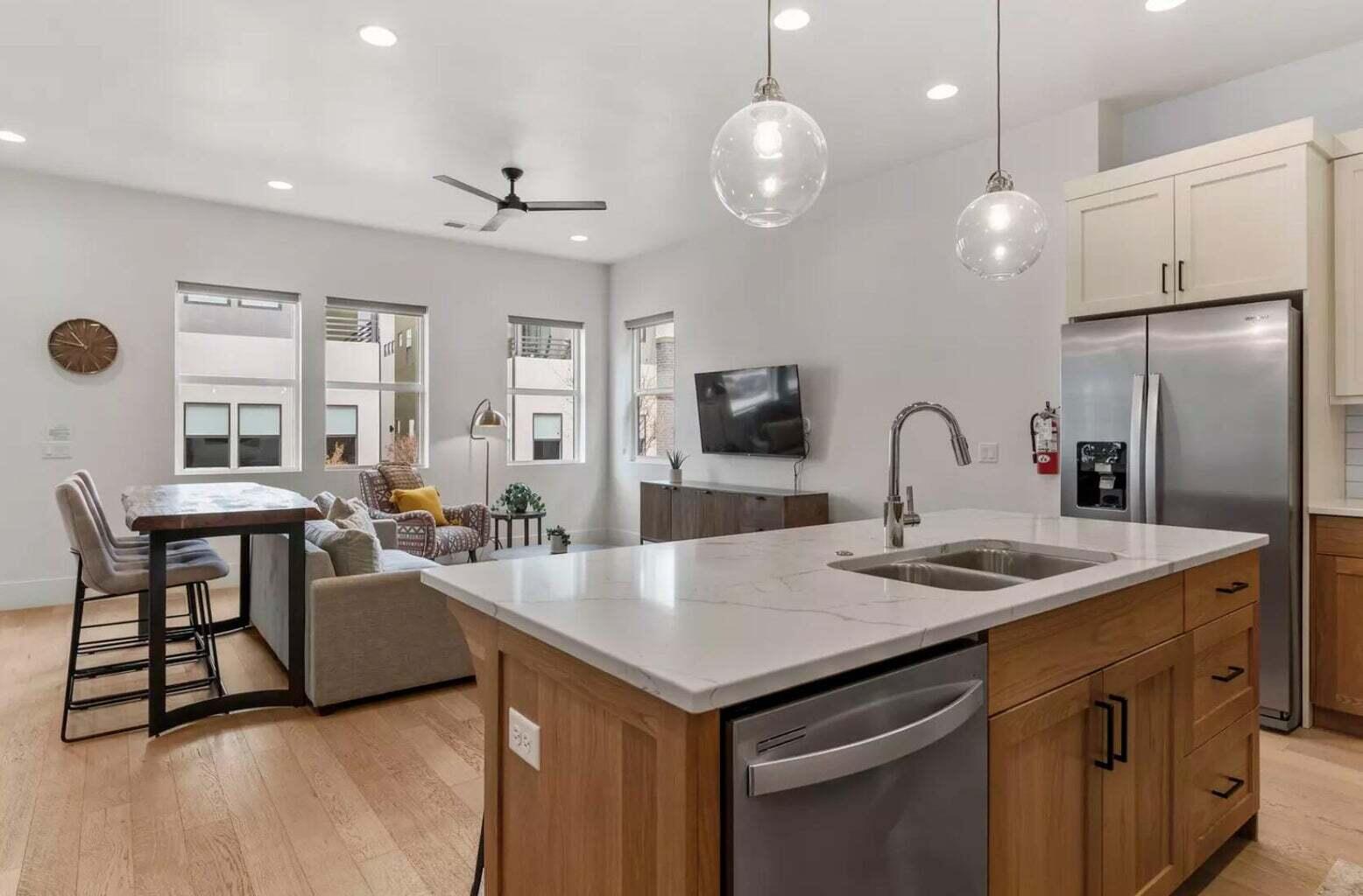 BLOOMINGTON VAC VILLAS - Residential